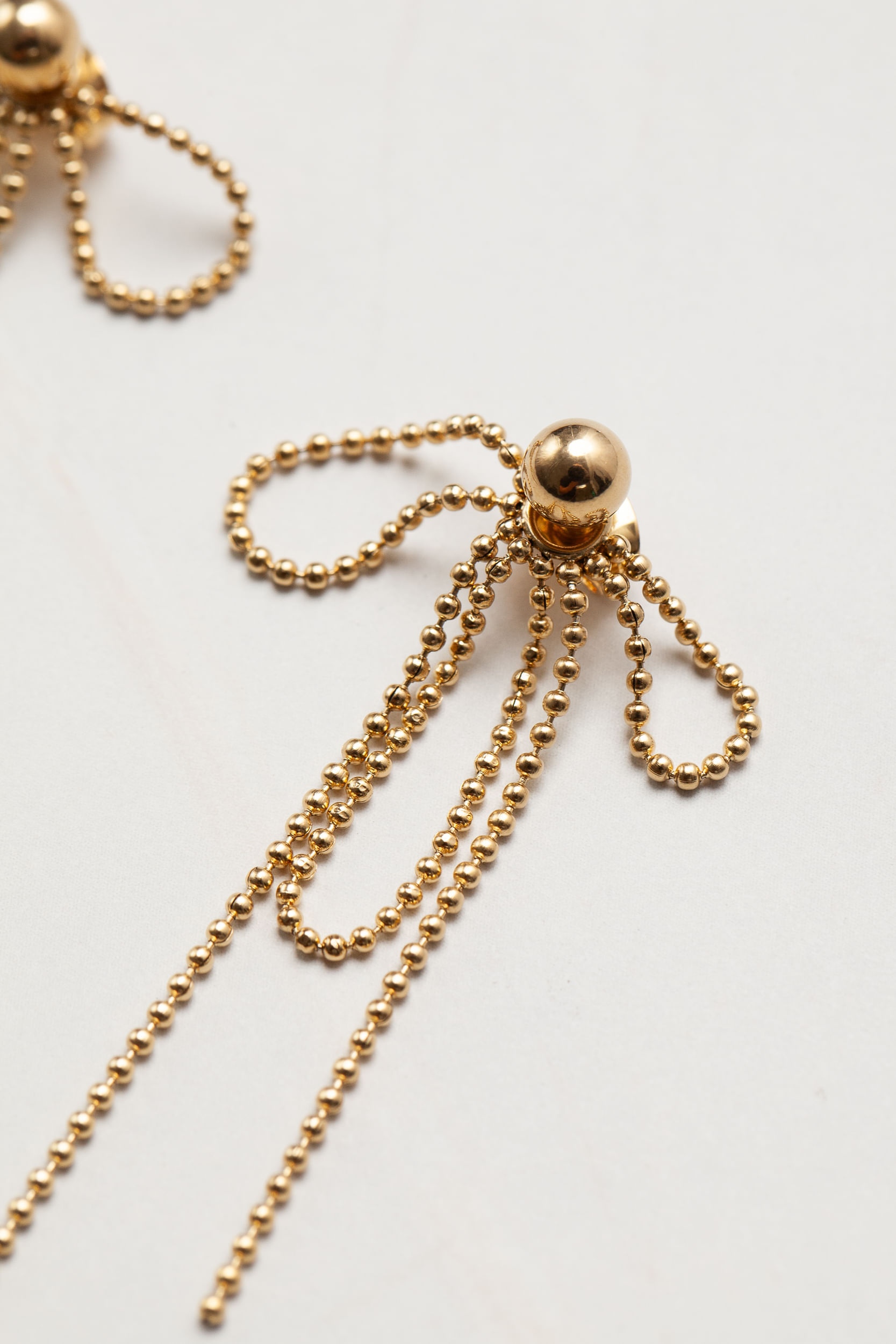 Brinco Esfera com Pingente Corrente DOURADO Brinco Esfera com Pingente Corrente DOURADO
