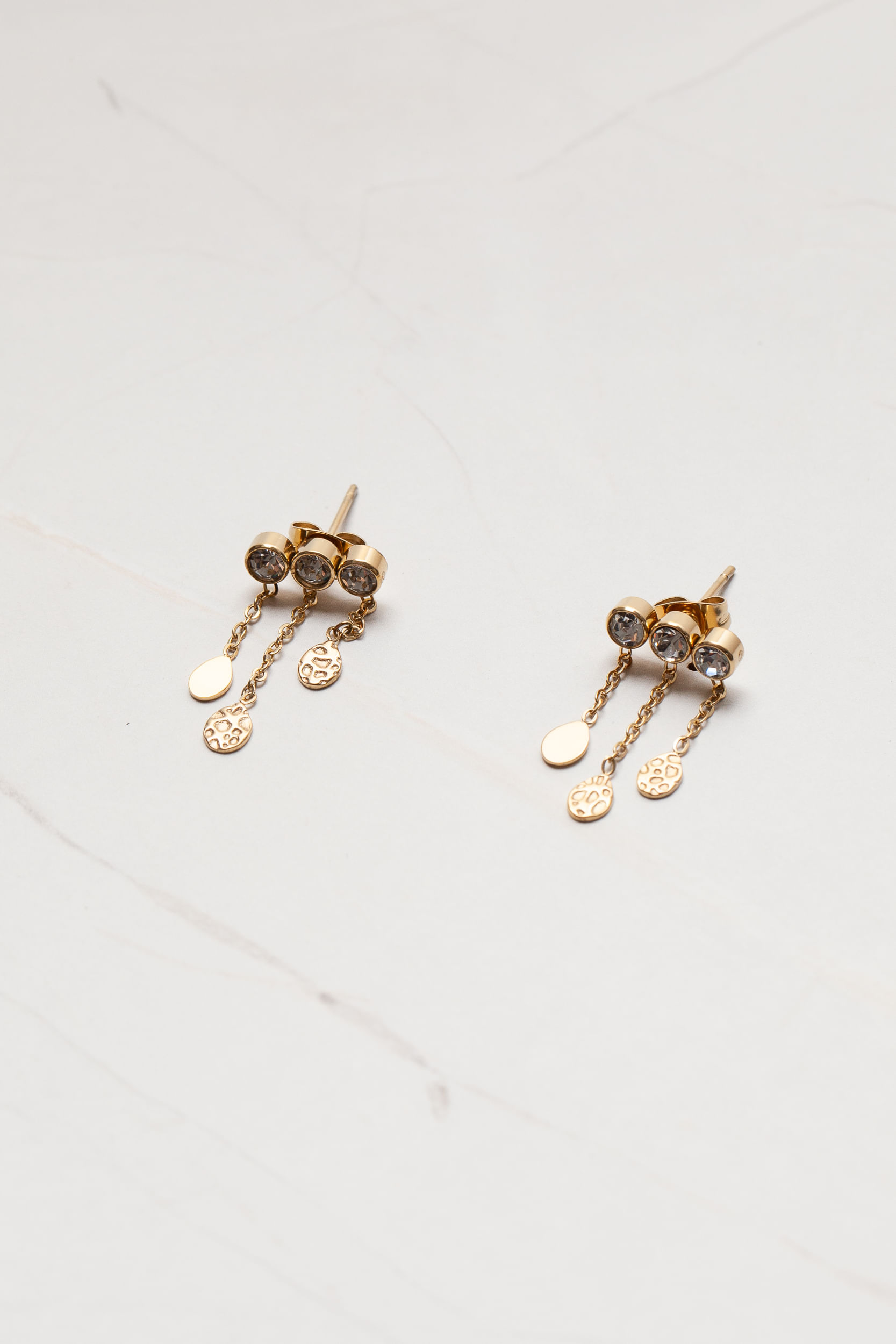 Brinco Pingente Triplo Delicado  
 DOURADO
