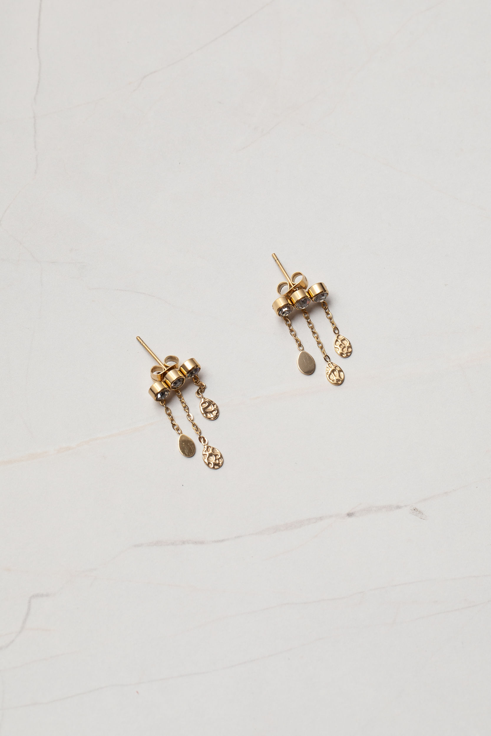 Brinco Pingente Triplo Delicado
DOURADO Brinco Pingente Triplo Delicado
DOURADO
