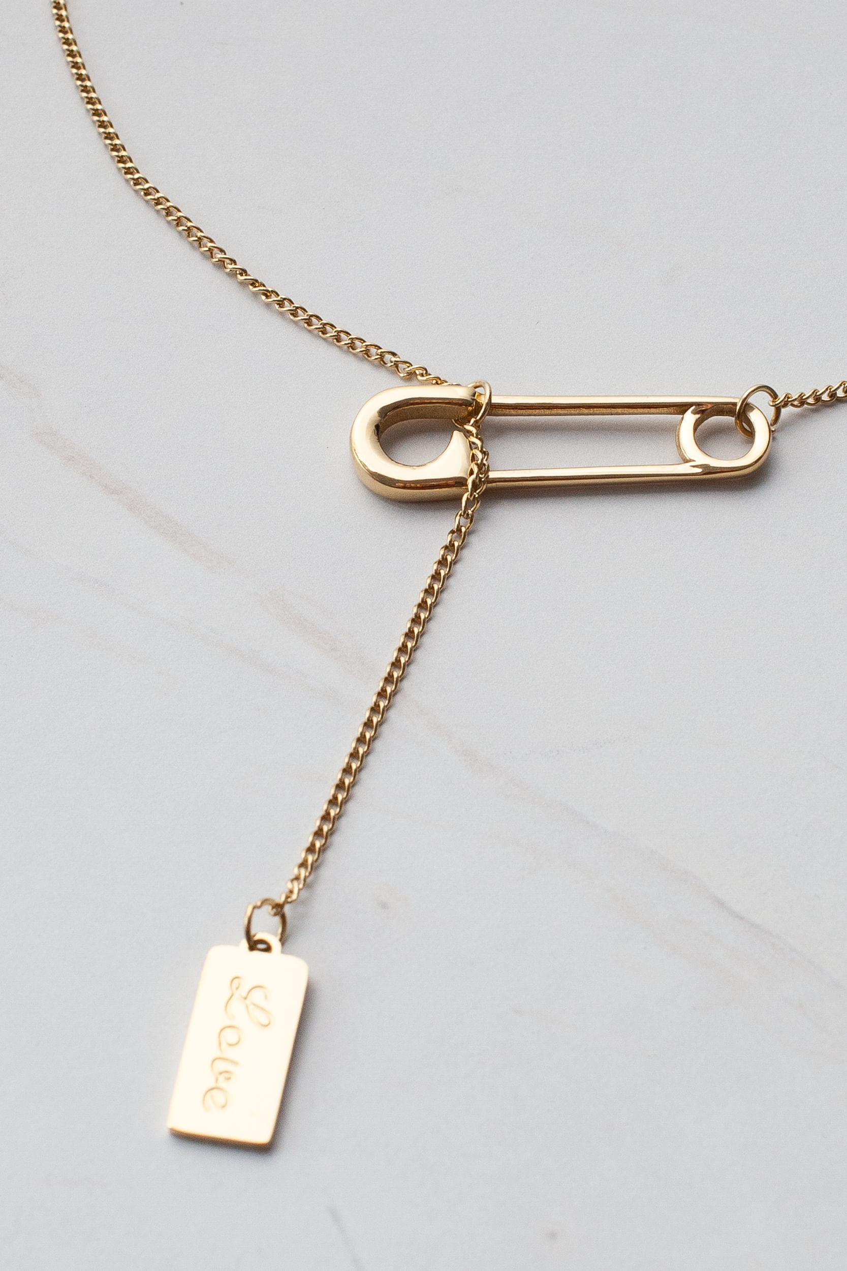 Colar Alfinete Love DOURADO Colar Alfinete Love DOURADO