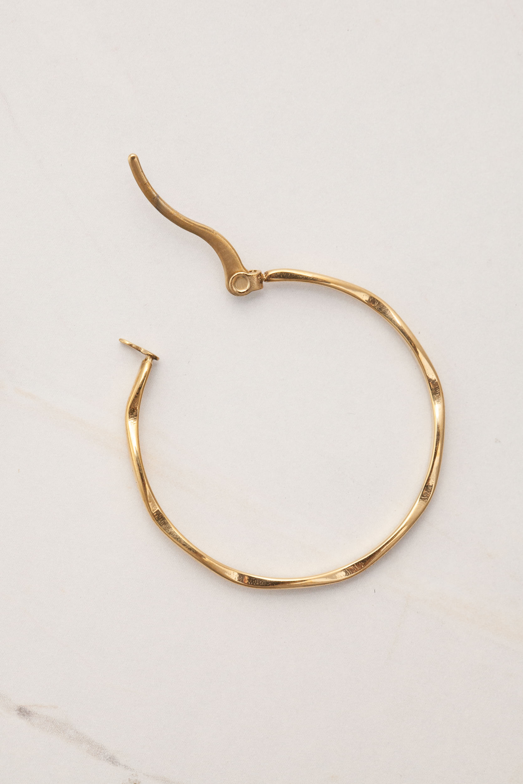 Brinco Argola Retorcida DOURADO Brinco Argola Retorcida DOURADO