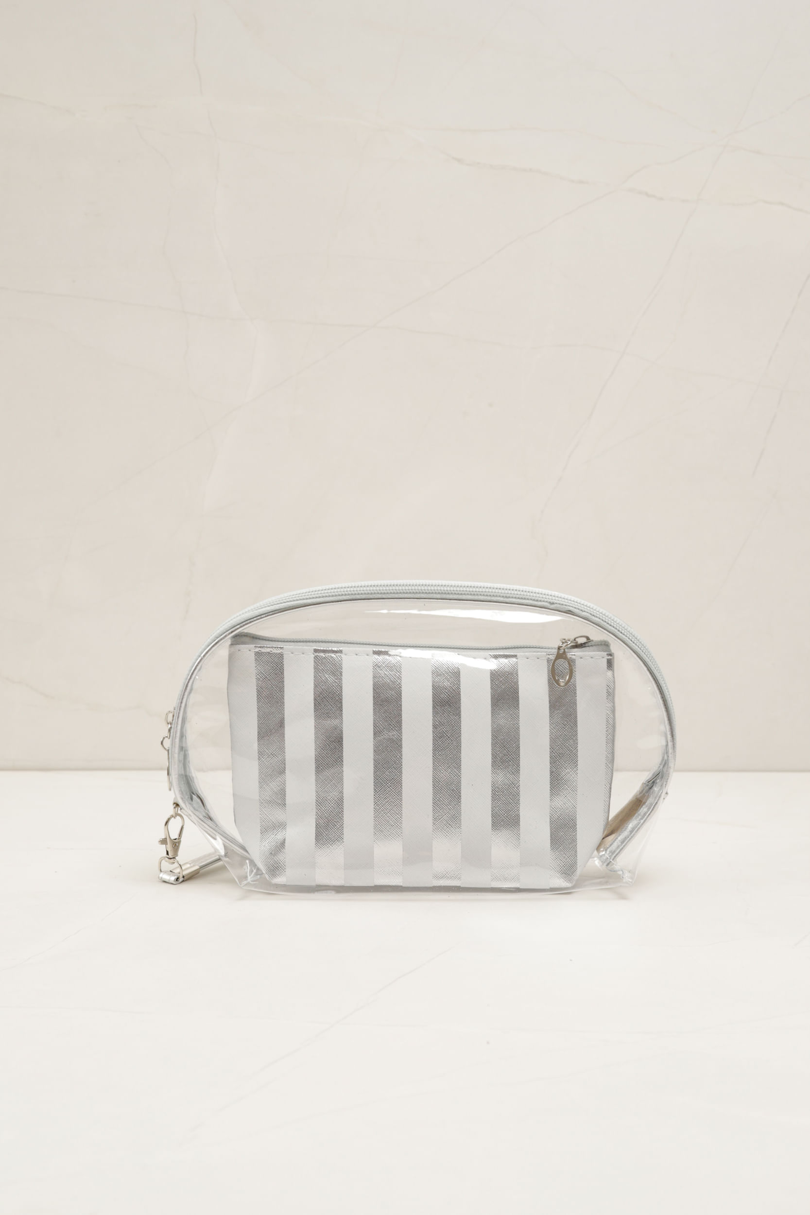 Necessaire Transparente Listrado
CINZA Necessaire Transparente Listrado
CINZA