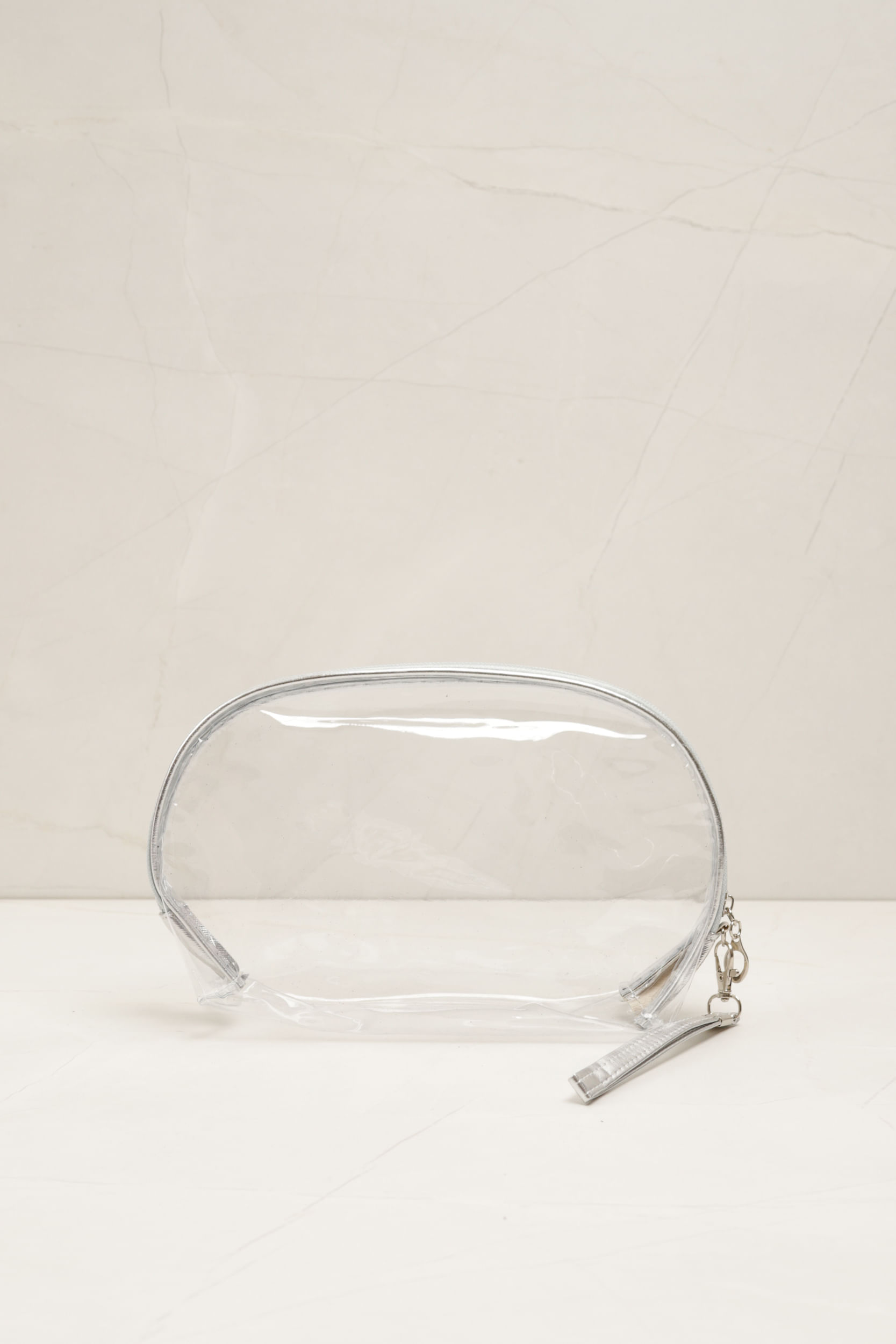 Necessaire Transparente Listrado
CINZA Necessaire Transparente Listrado
CINZA