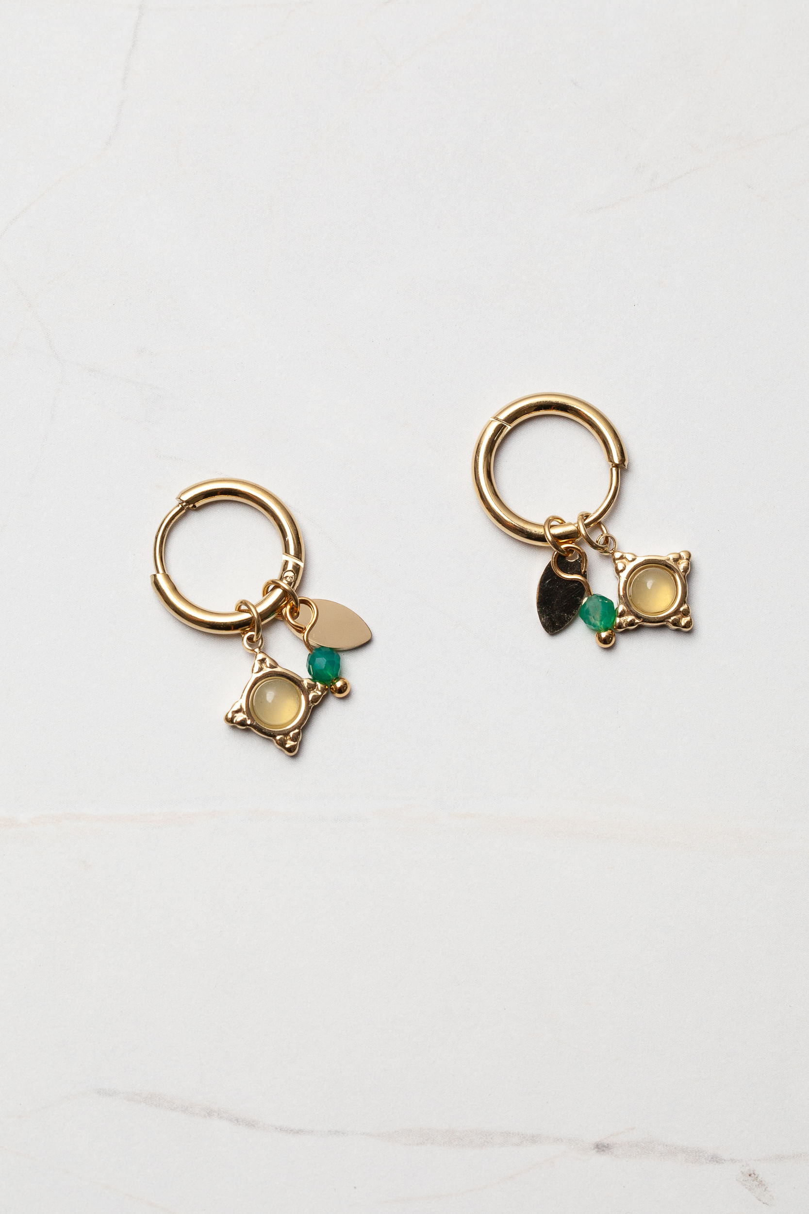 Brinco Argola com Pingentes  DOURADO