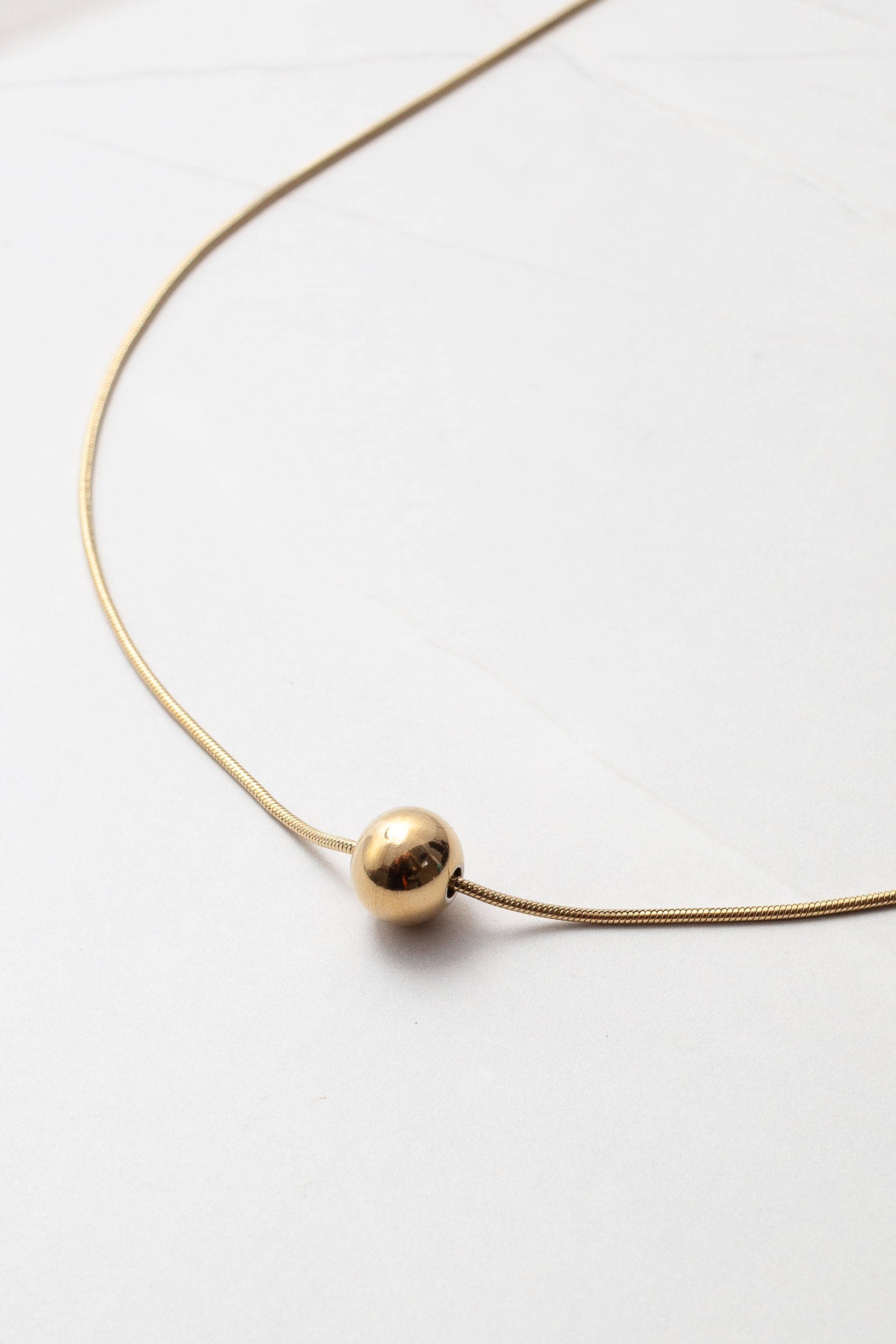 Colar com Pingente Esfera  DOURADO