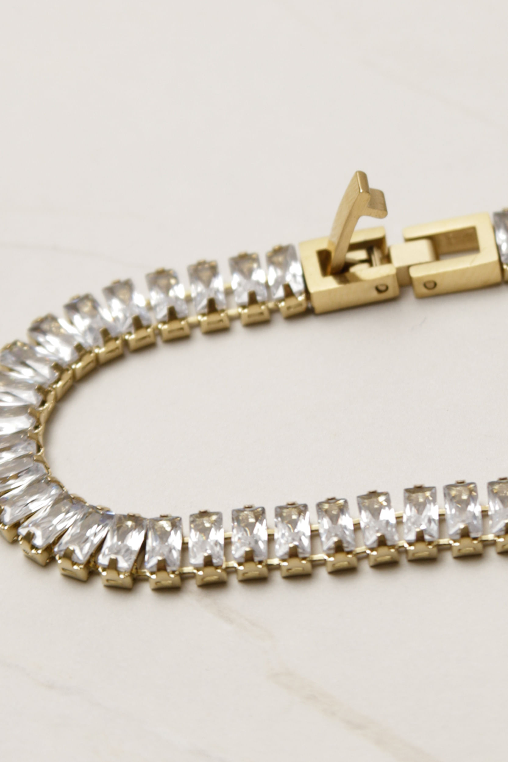 Pulseira com Pedrarias Delicada OFF-WHITE Pulseira com Pedrarias Delicada OFF-WHITE
