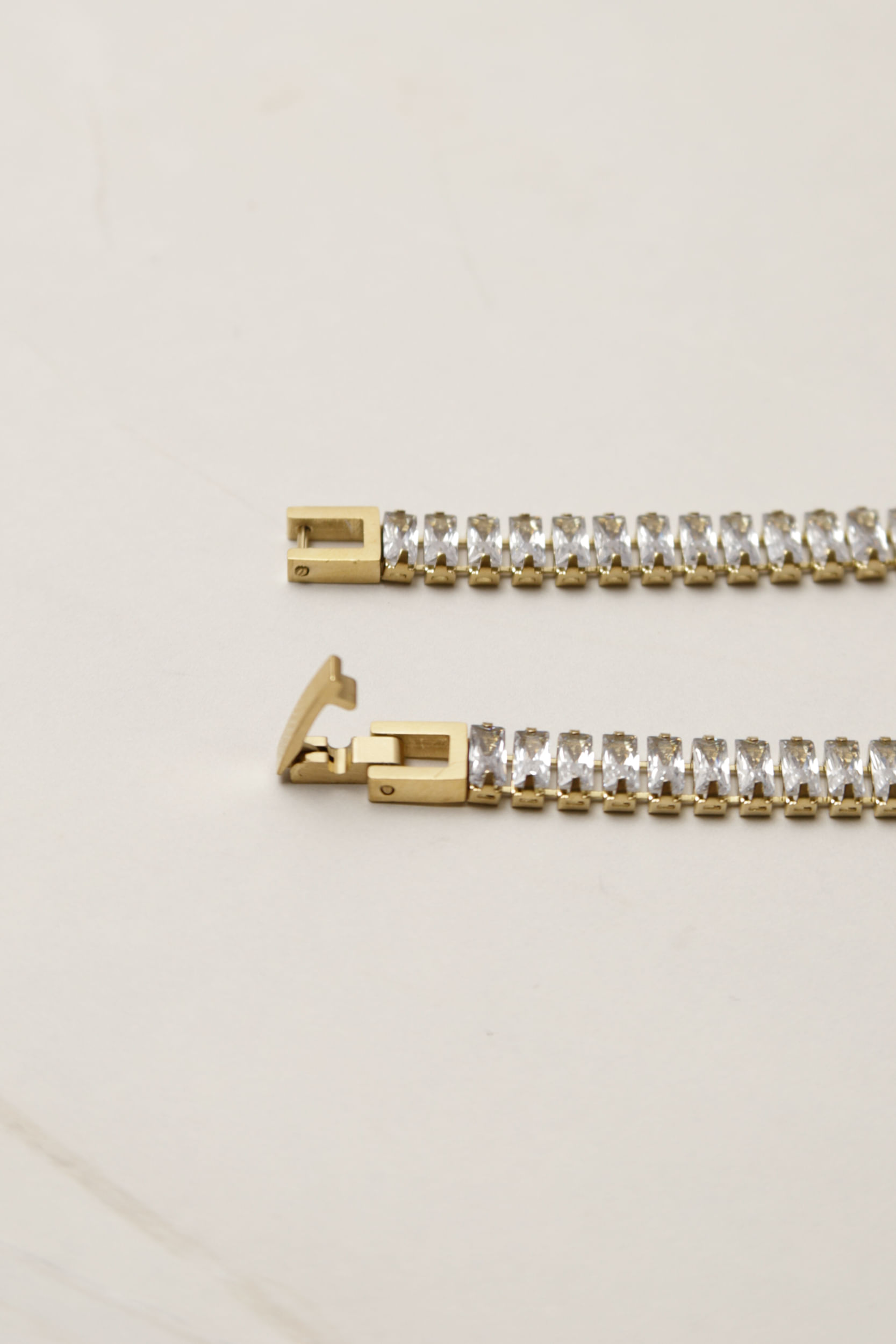 Pulseira com Pedrarias Delicada OFF-WHITE Pulseira com Pedrarias Delicada OFF-WHITE