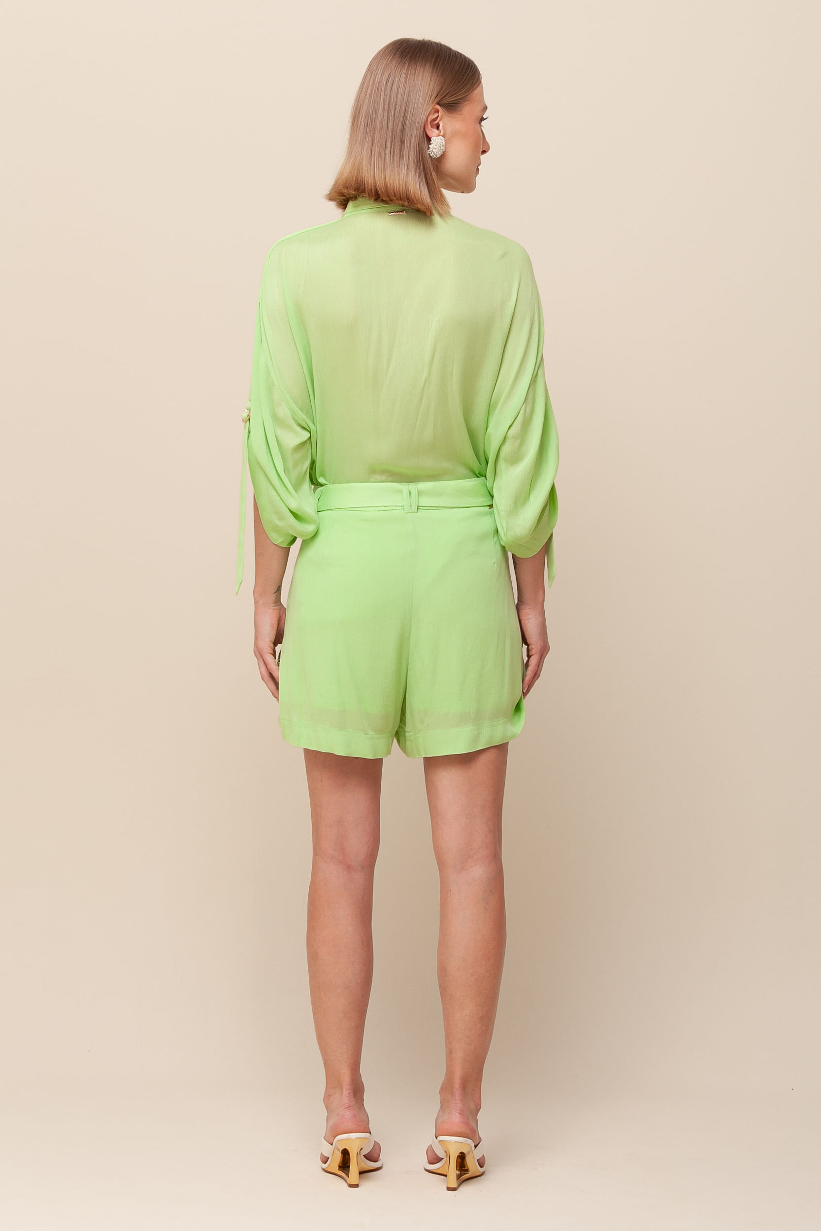 9036158 - Shorts Curto Detalhes Meia Lua Lateral   VERDE 