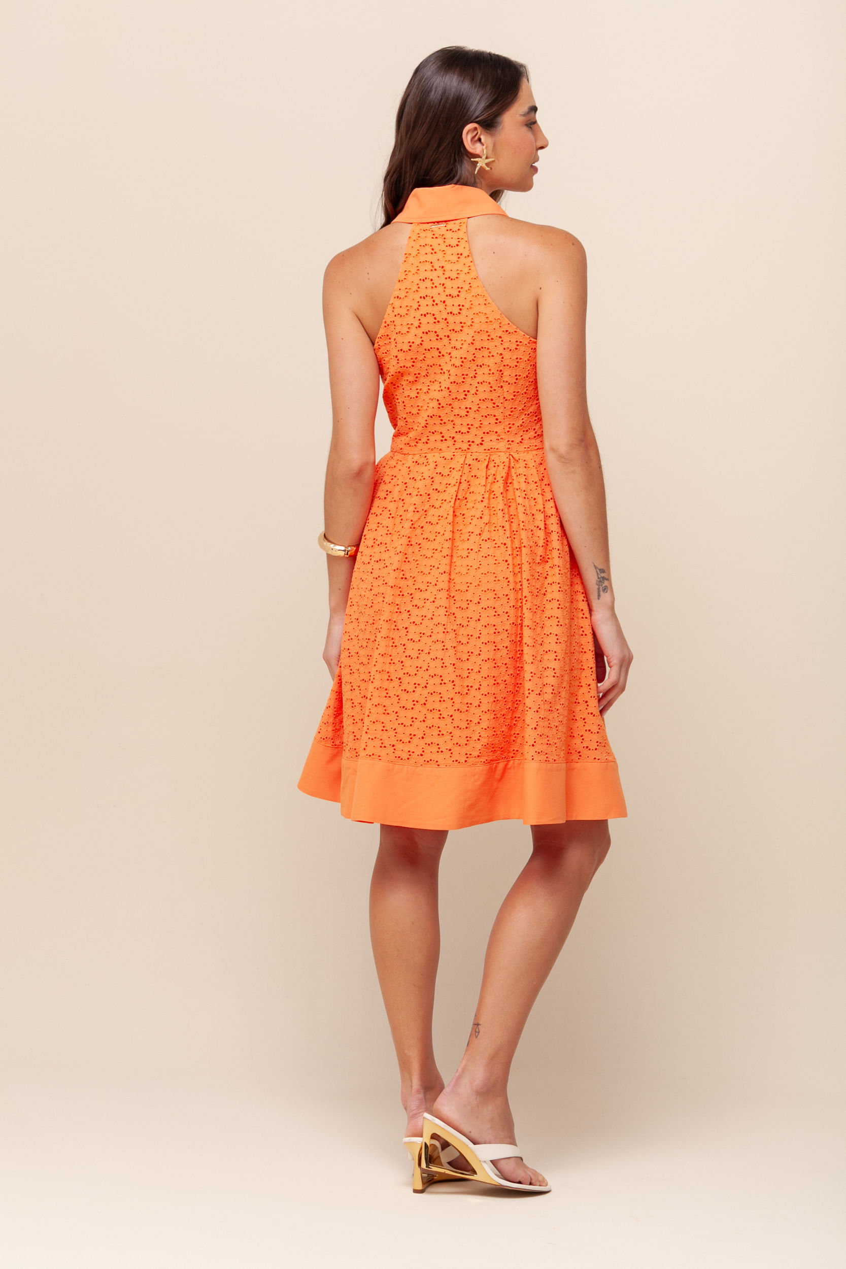 9036135 - Vestido Curto Gola Laise   LARANJA