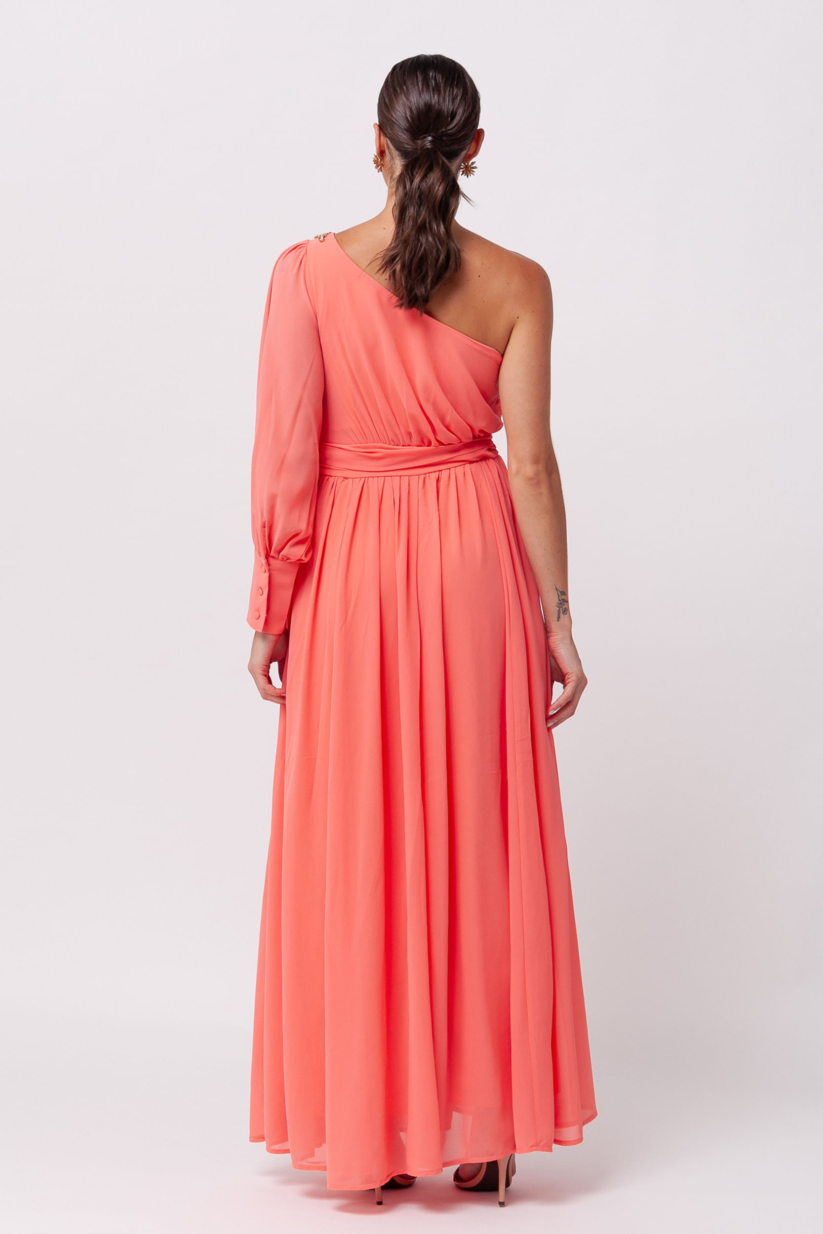 9035979 - Vestido Festa Longo em Chiffon com Pedraria no Ombro CORAL 9035979 - Vestido Festa Longo em Chiffon com Pedraria no Ombro CORAL