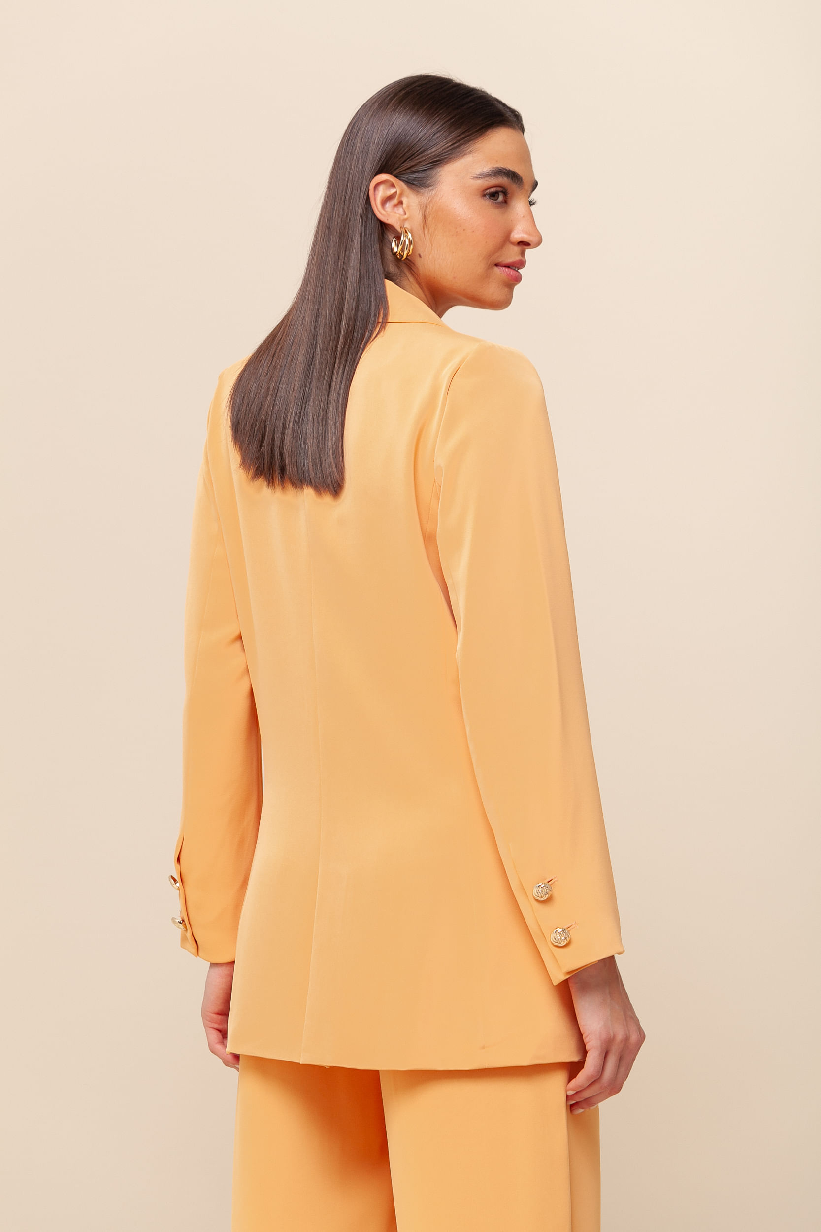 Blazer Alongado Alfaiataria Ombreiras CORAL Blazer Alongado Alfaiataria Ombreiras CORAL