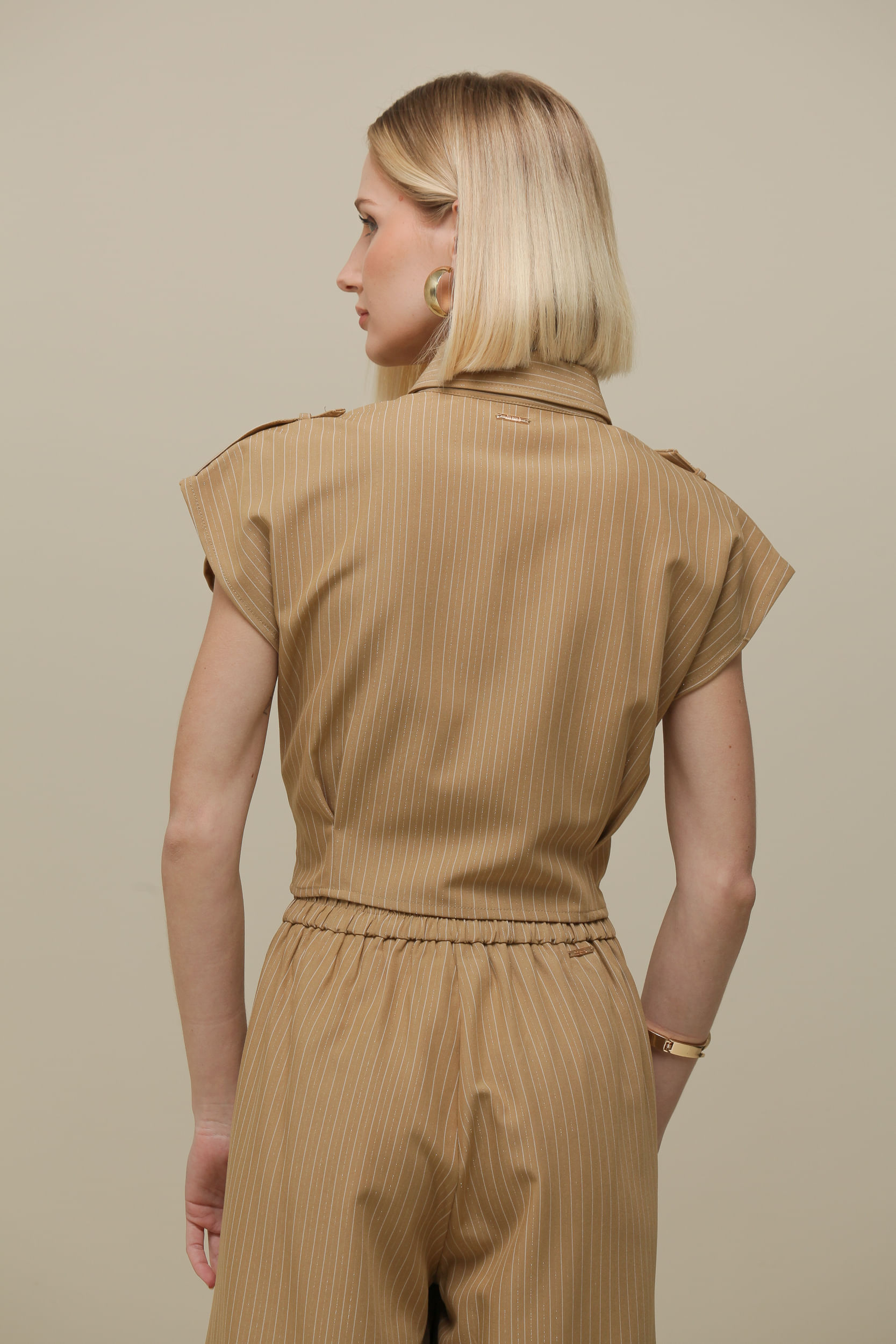 9036099 - Camisa Risca de Giz com Brilho  CARAMELO