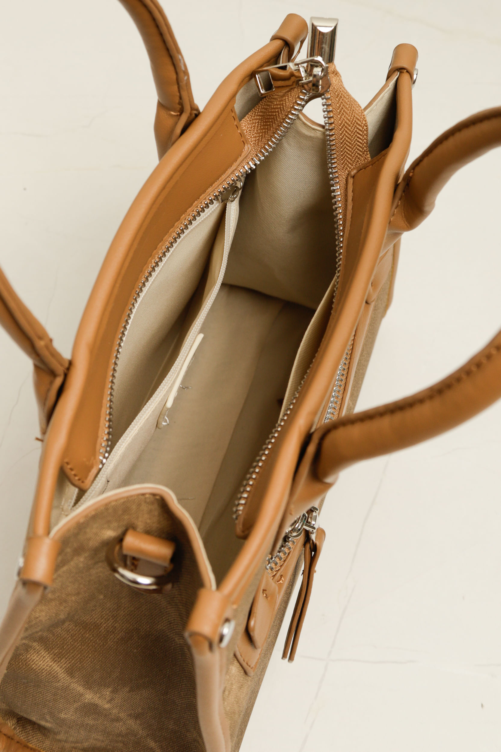 9035906 - Bolsa Alça Média Metalizada  MARROM