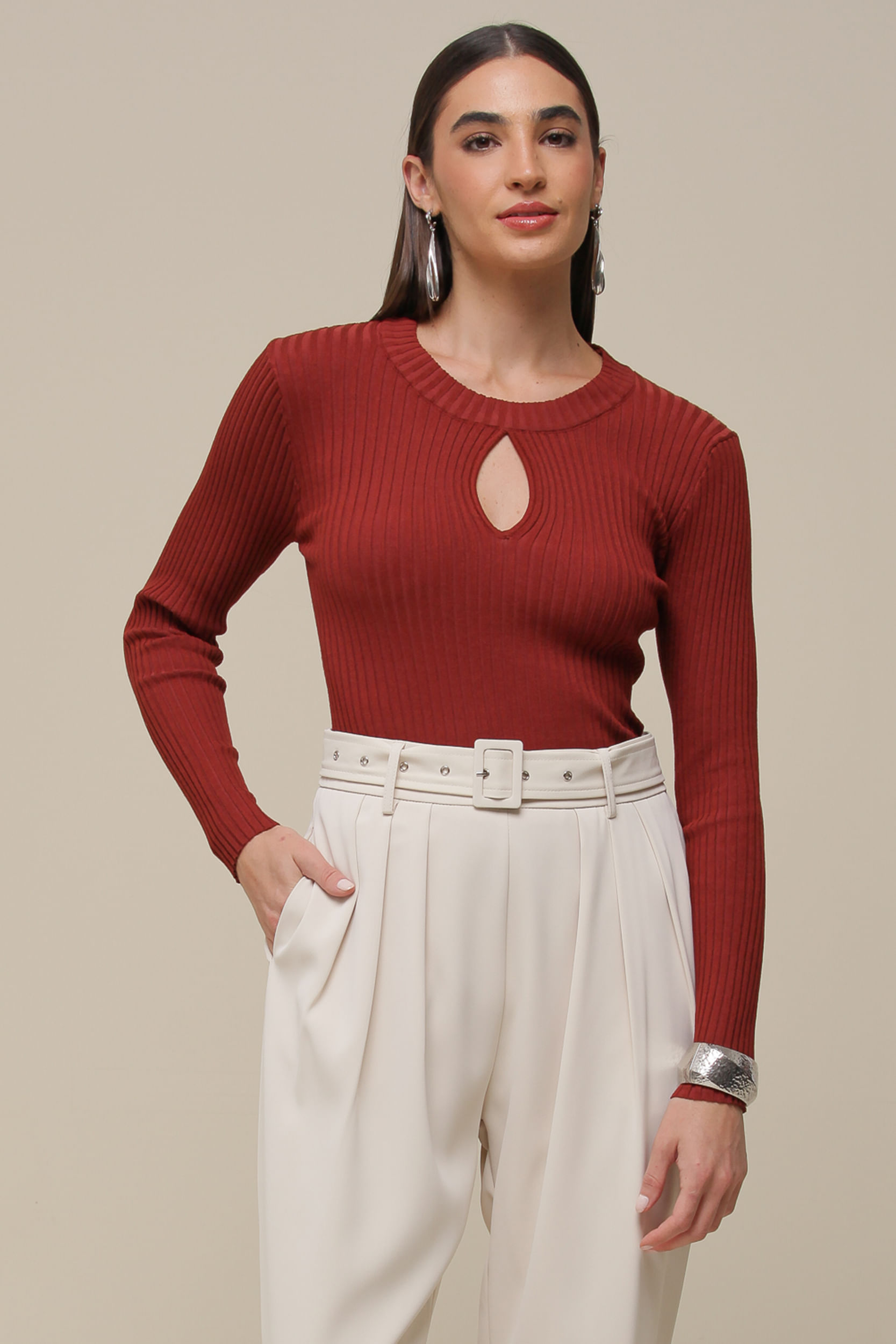 9036475 - Blusa Tricô Manga Longa Decote Gota  FERRUGEM