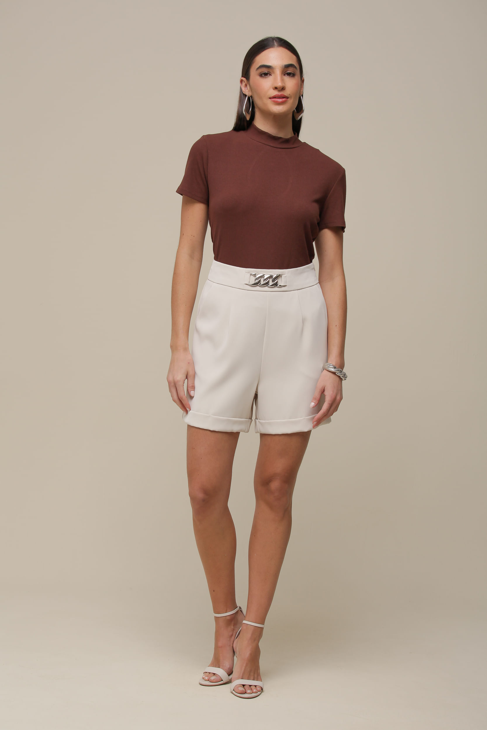 9036509 - Shorts Alfaiataria Detalhe em Corrente  BEGE