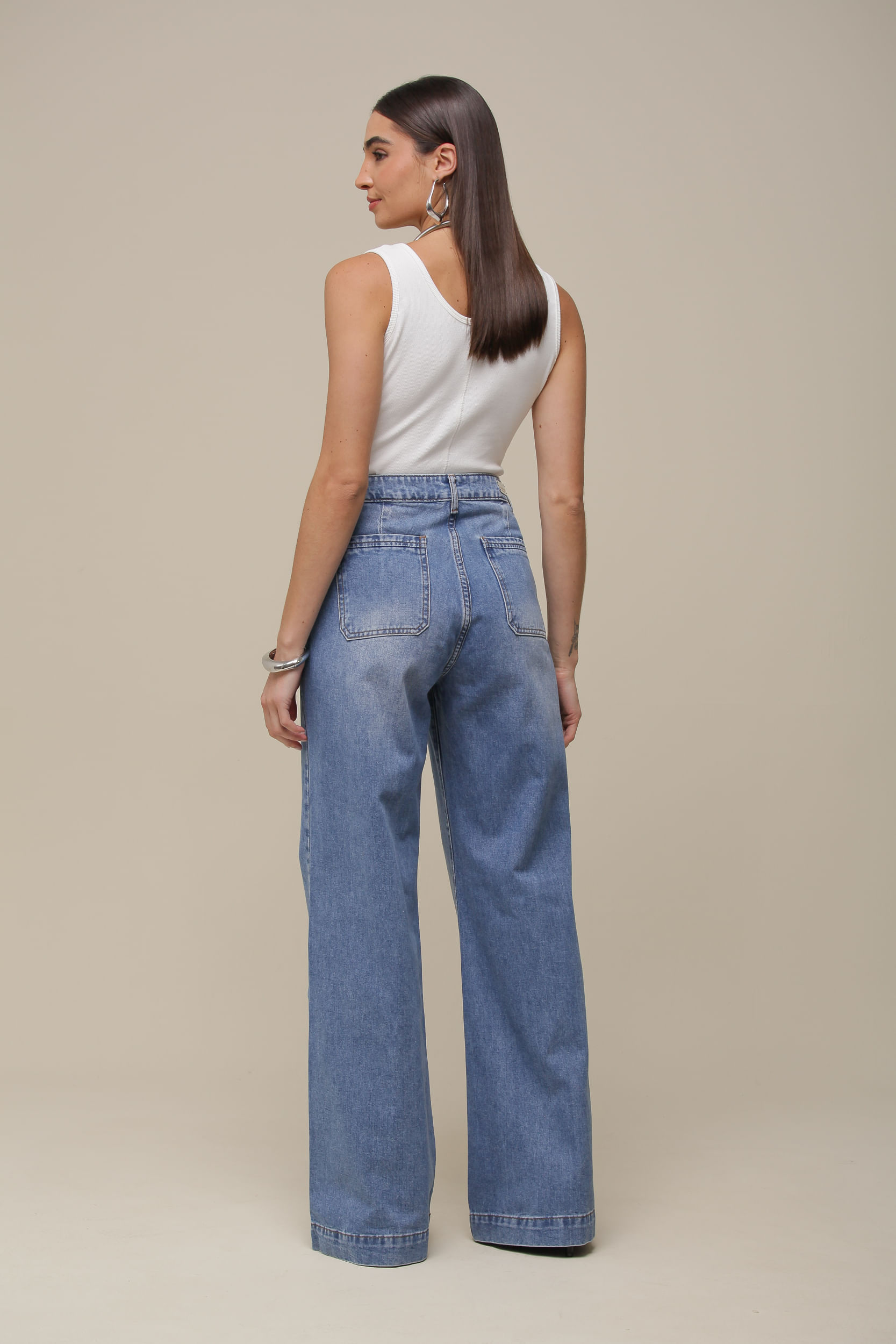 9036463 - Calça Jeans Reta Detalhe Barra Larga JEANS 9036463 - Calça Jeans Reta Detalhe Barra Larga JEANS