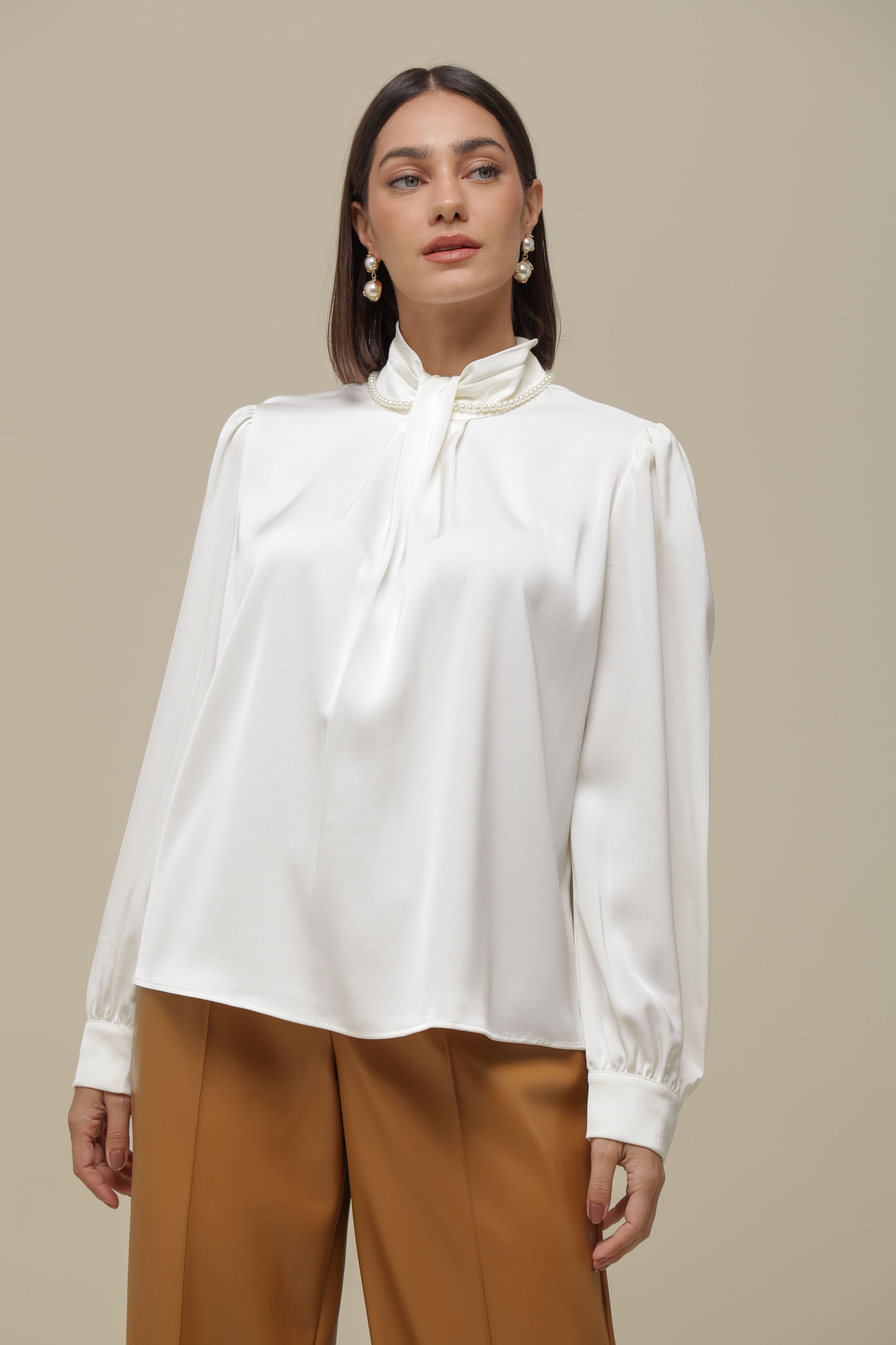 9036382 - Blusa Gravatinha Gola Pérola OFF-WHITE 9036382 - Blusa Gravatinha Gola Pérola OFF-WHITE