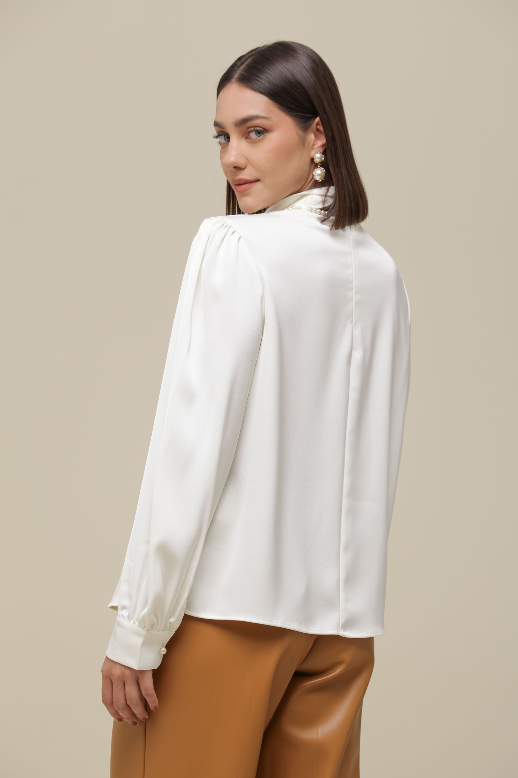 9036382 - Blusa Gravatinha Gola Pérola OFF-WHITE 9036382 - Blusa Gravatinha Gola Pérola OFF-WHITE