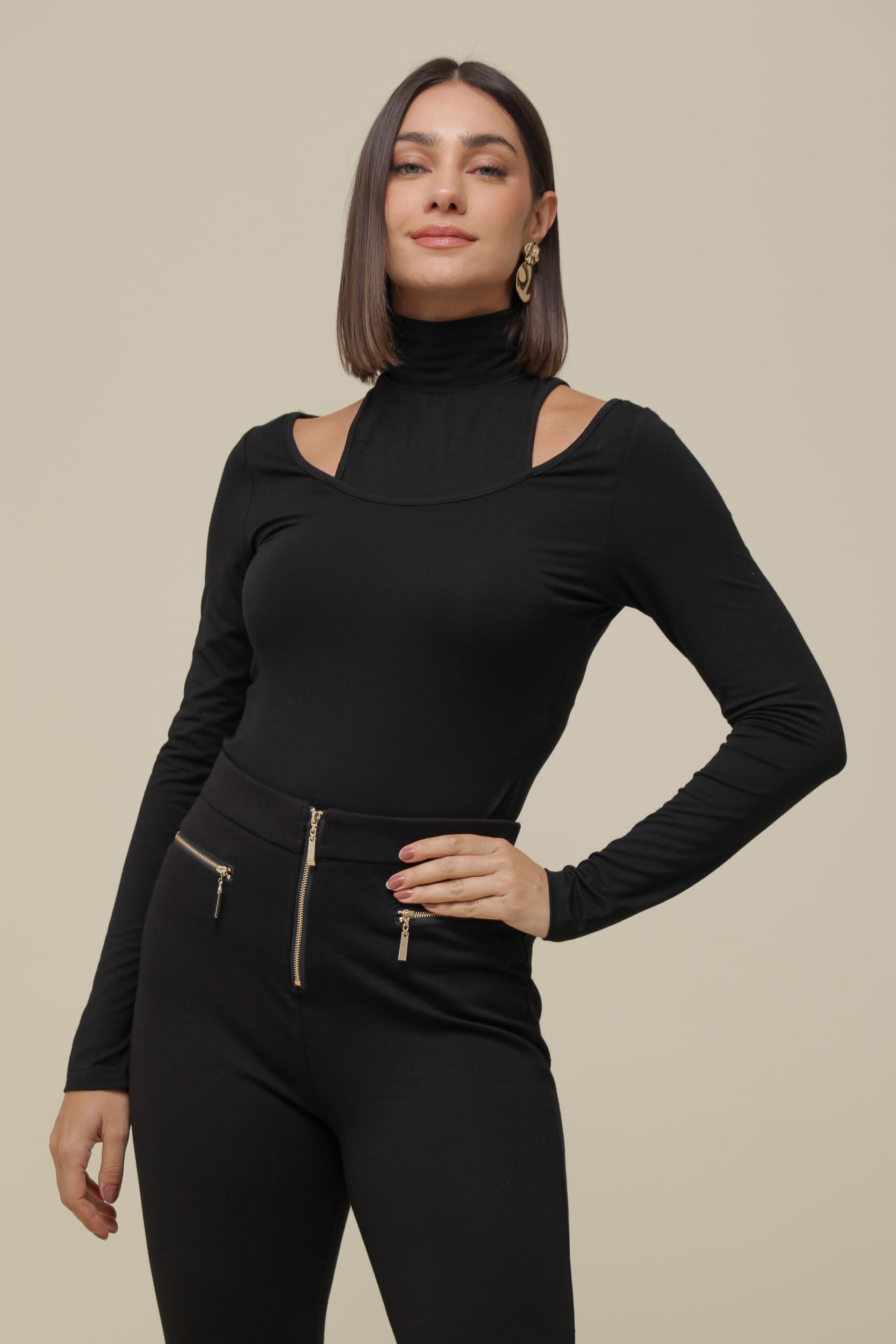 9036518 - Blusa Malha Gola Alta Recortes Ombro   PRETO