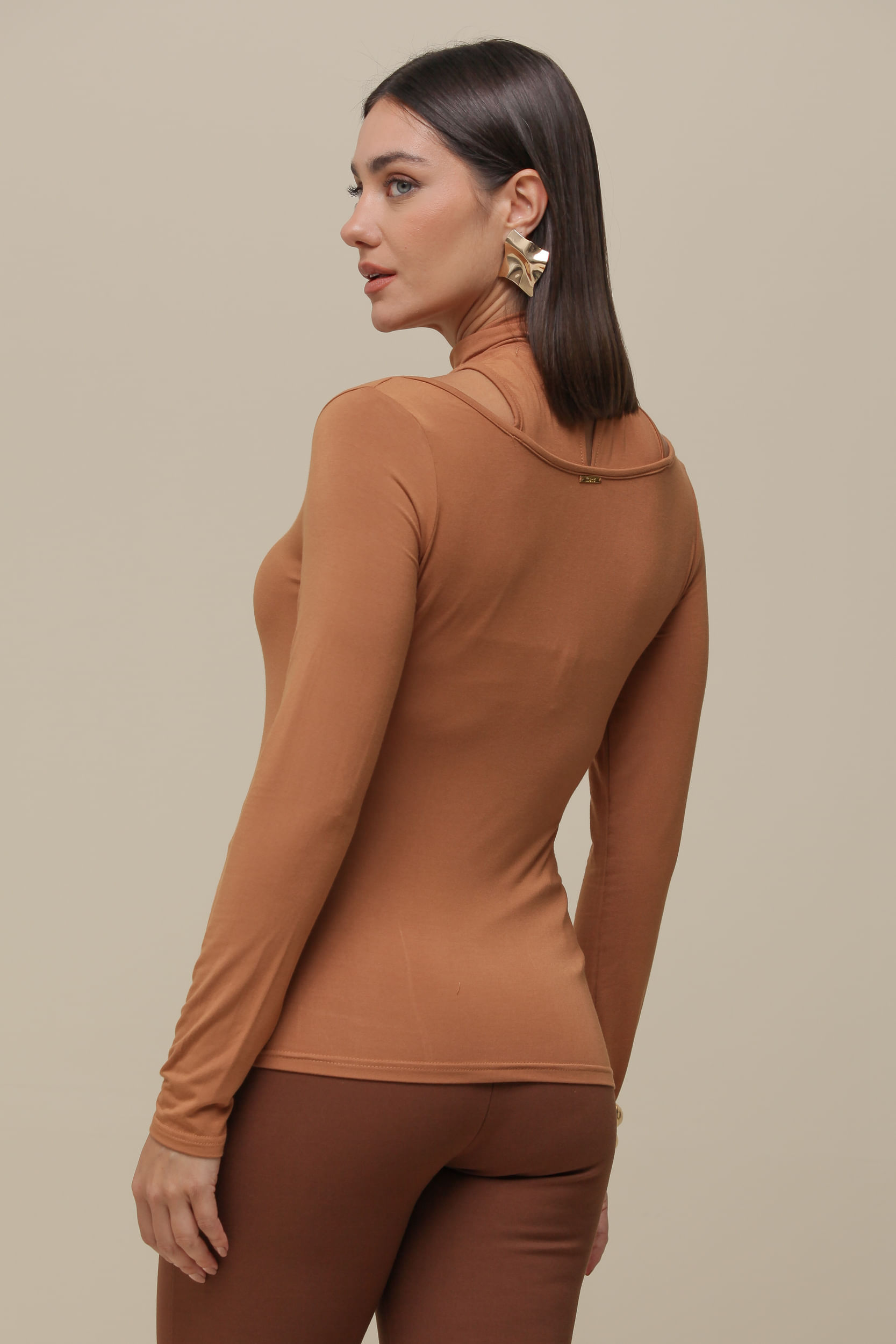 9036518 - Blusa Malha Gola Alta Recortes Ombro CAMEL 9036518 - Blusa Malha Gola Alta Recortes Ombro CAMEL