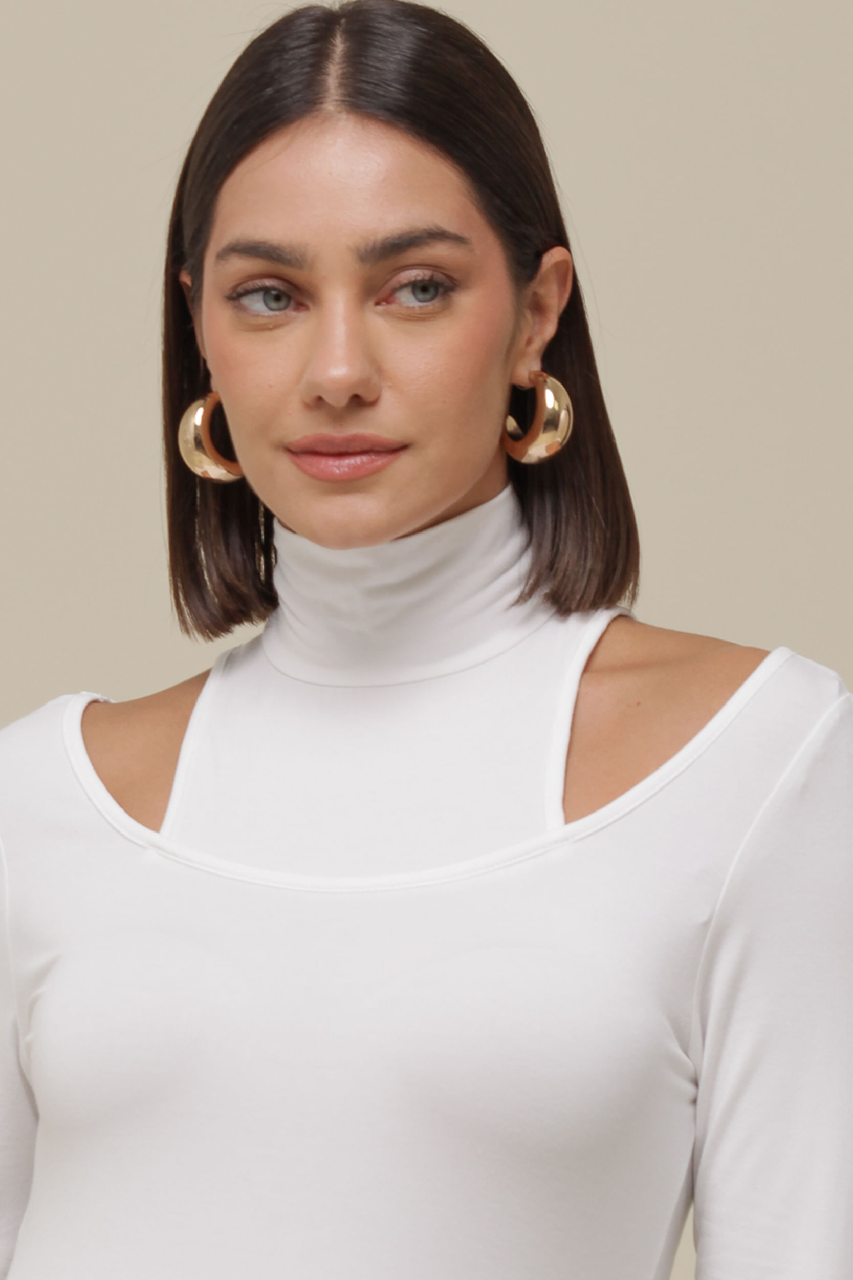 9036518 - Blusa Malha Gola Alta Recortes Ombro OFF-WHITE 9036518 - Blusa Malha Gola Alta Recortes Ombro OFF-WHITE