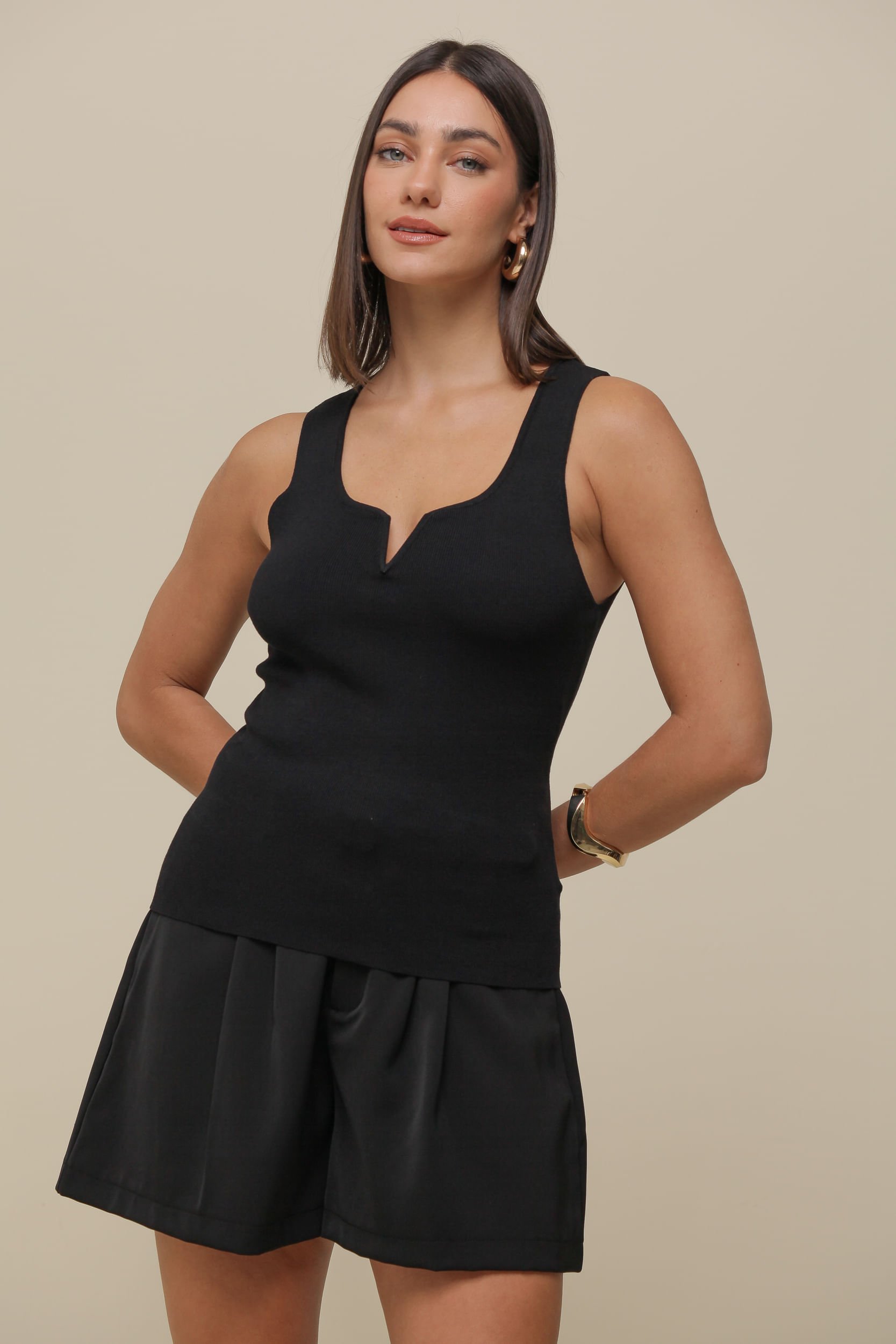 9036539 - Regata Tricô Decote V PRETO 9036539 - Regata Tricô Decote V PRETO