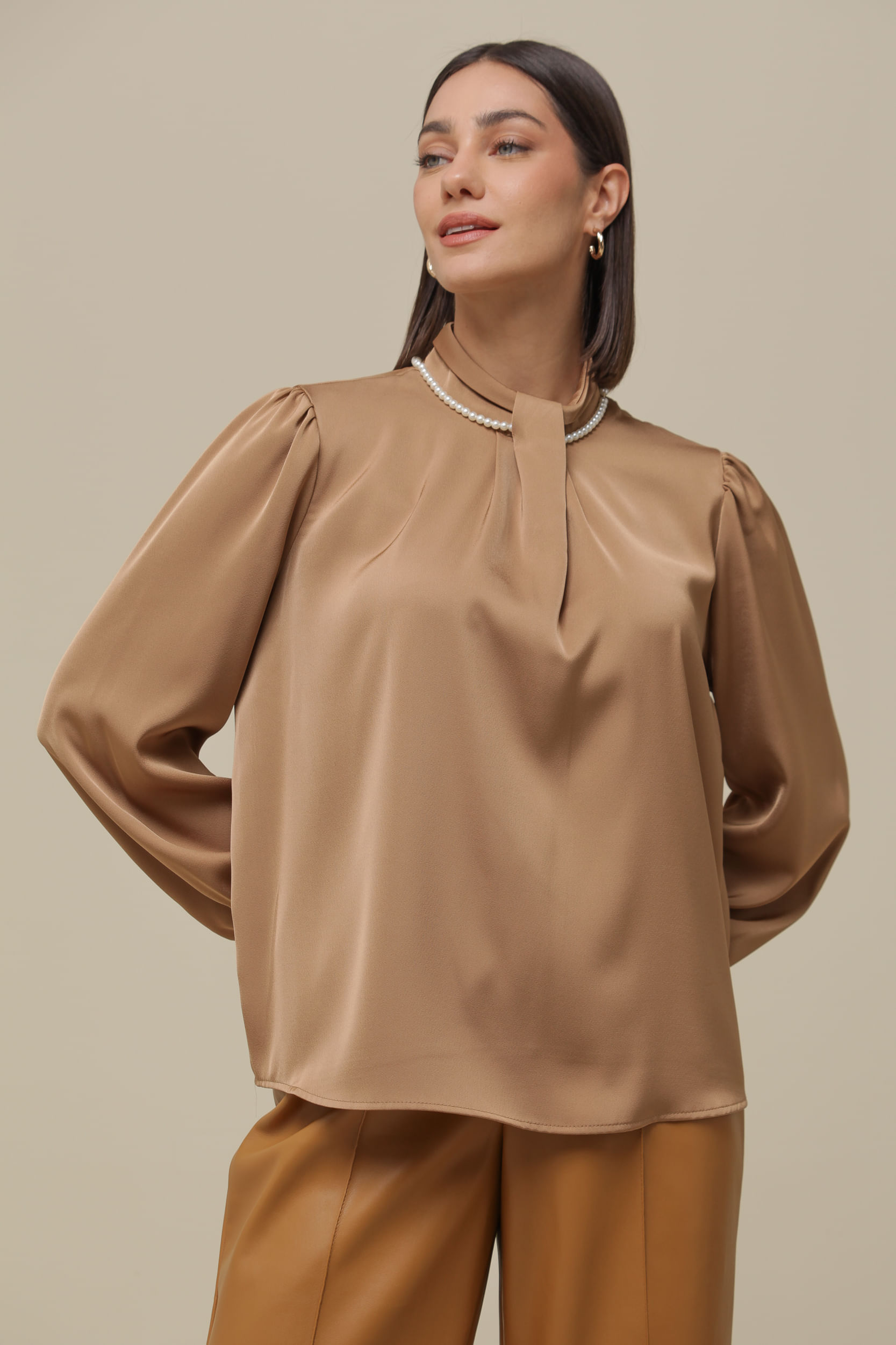 9036382 - Blusa Gravatinha Gola Pérola CAMEL 9036382 - Blusa Gravatinha Gola Pérola CAMEL