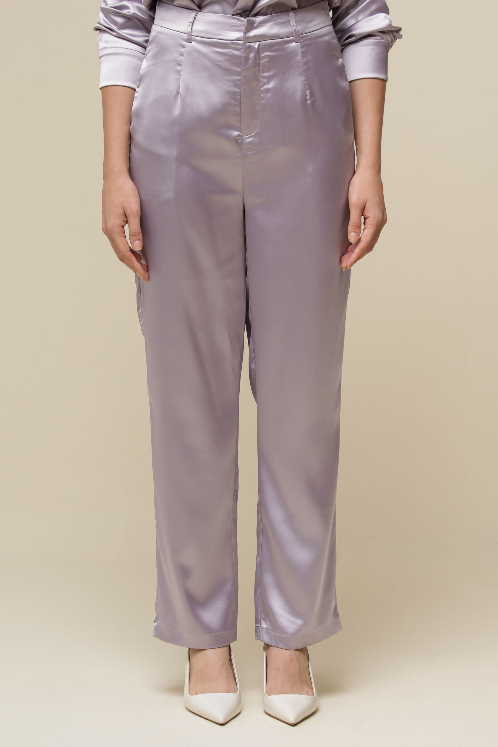 9036287 - Calça Reta de Cetim LILAS