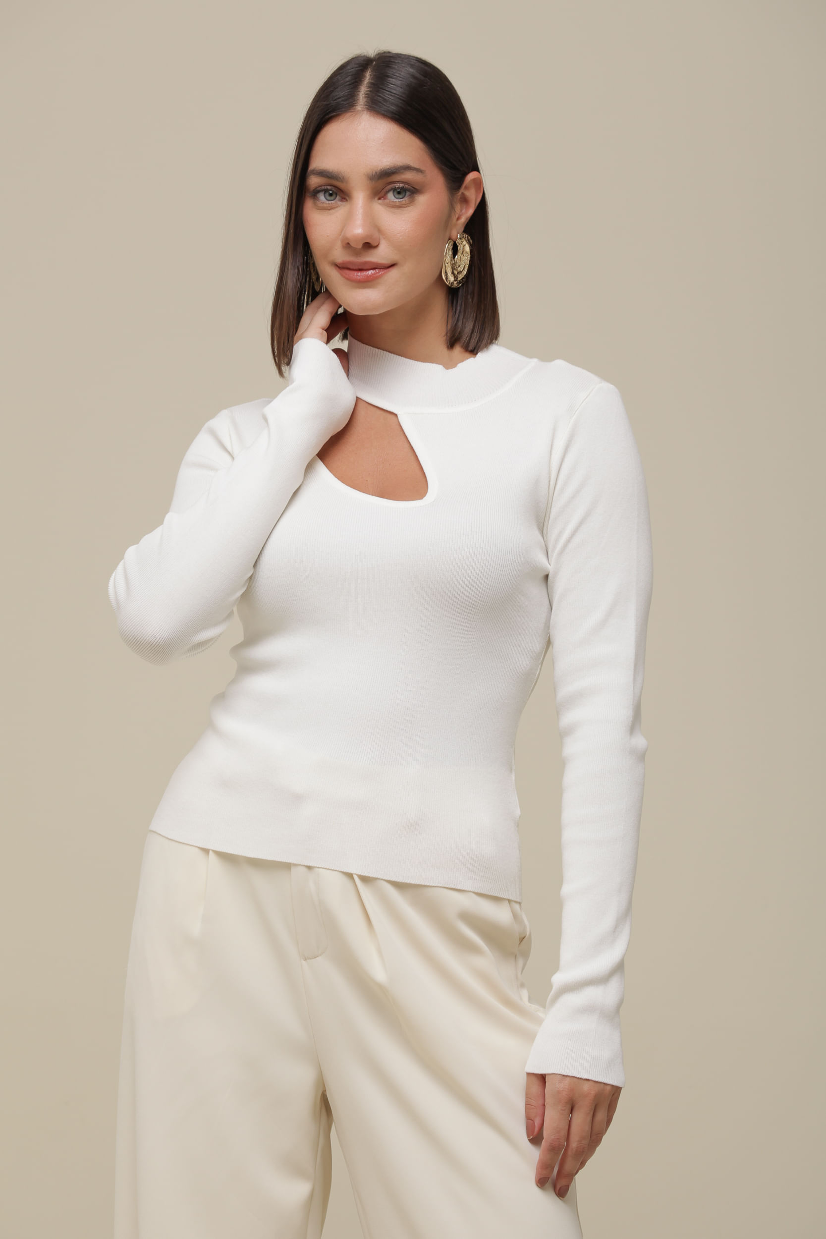 9036532 - Blusa Tricô Recorte no Decote OFF-WHITE 9036532 - Blusa Tricô Recorte no Decote OFF-WHITE