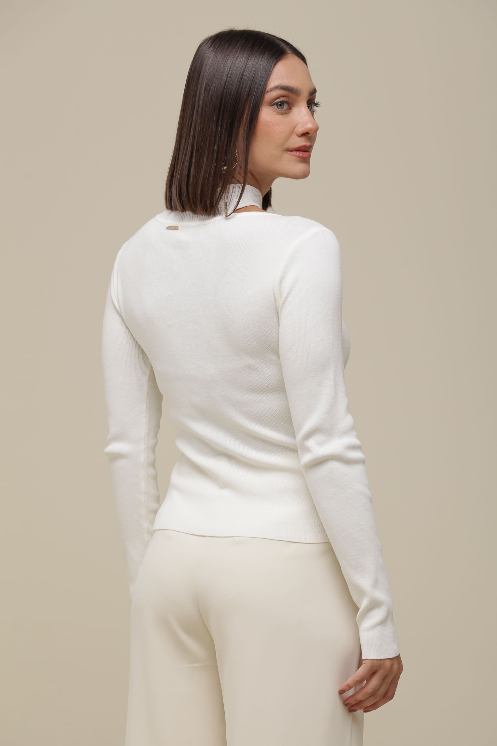 9036532 - Blusa Tricô Recorte no Decote OFF-WHITE 9036532 - Blusa Tricô Recorte no Decote OFF-WHITE