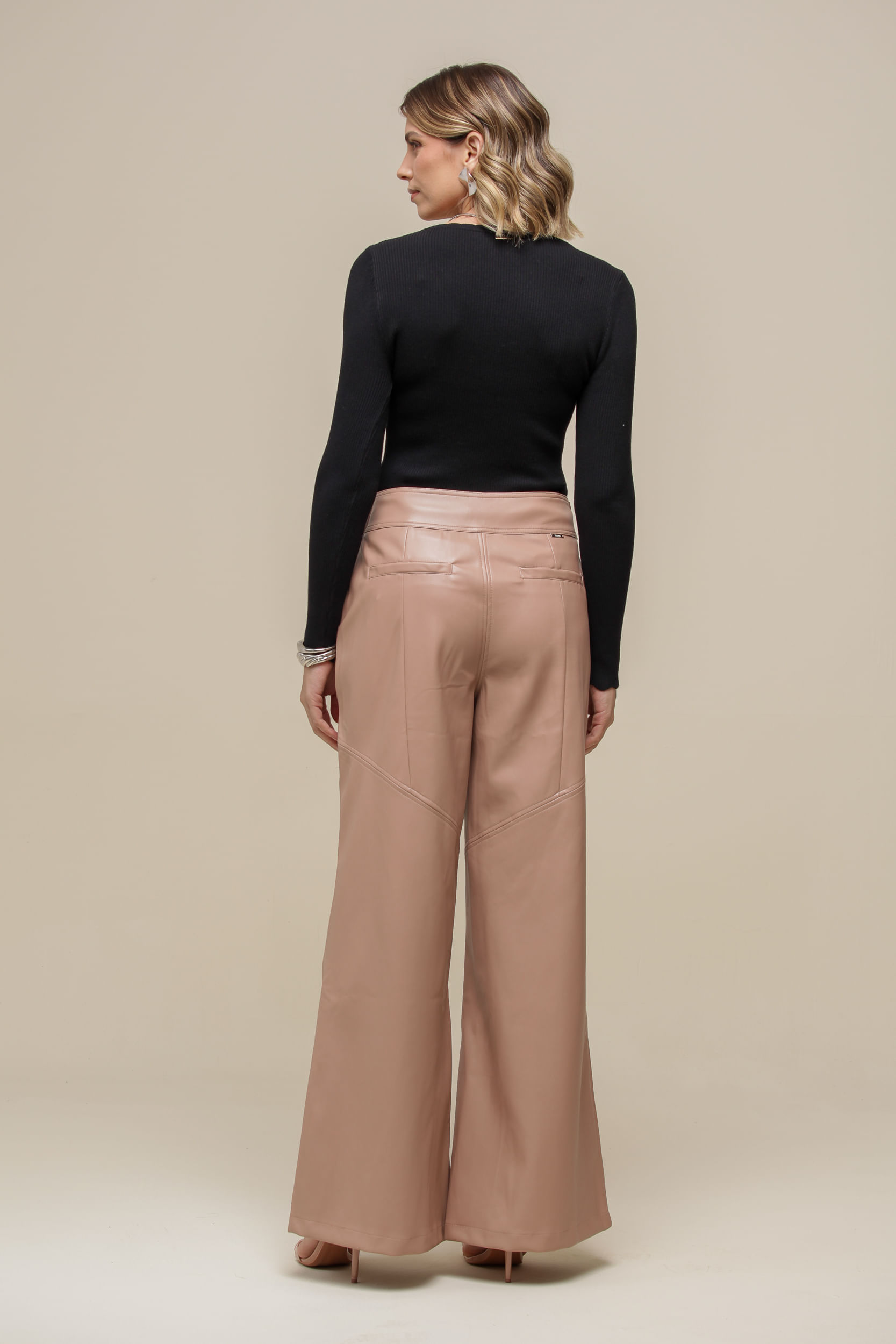9036262 - Calça PU Pantalona Maxi Fivela BEGE