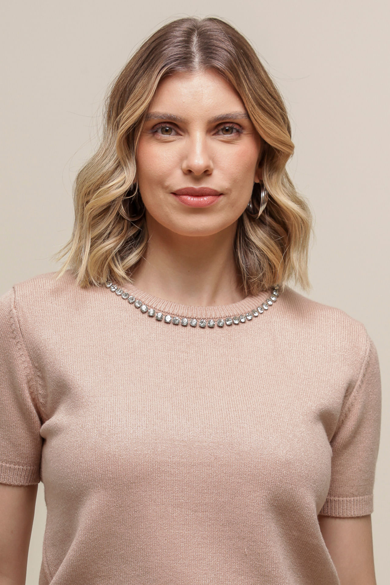 9036274 - Blusa Tricô Colar de Brilhos BEGE 9036274 - Blusa Tricô Colar de Brilhos BEGE
