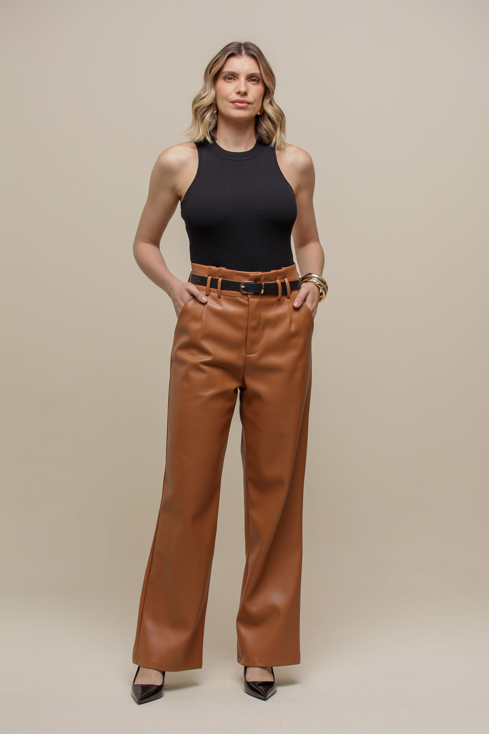 9036378 - Calça Reta PU Clochard  CARAMELO