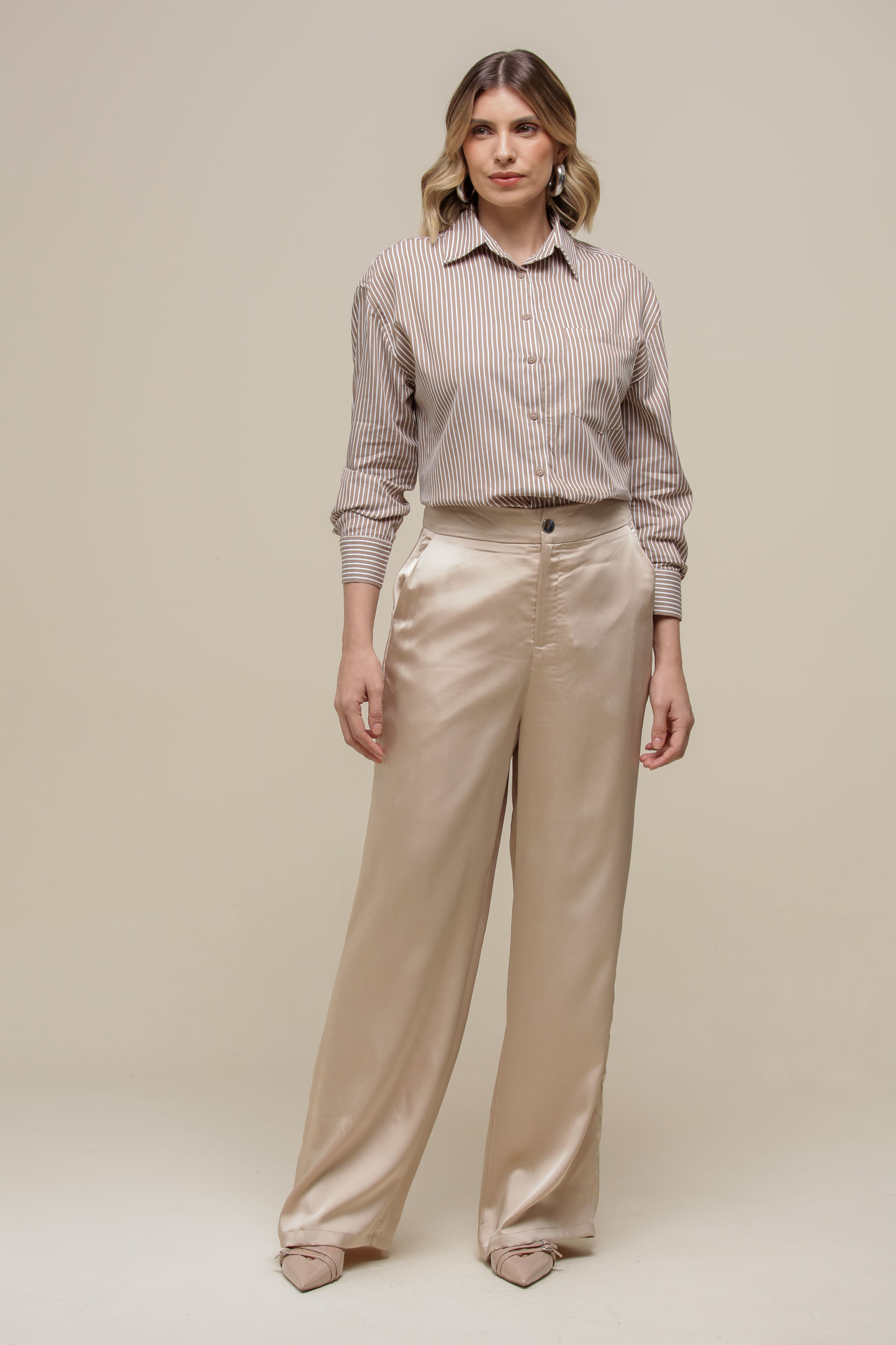 9036436 - Calça Reta Cetim  BEGE