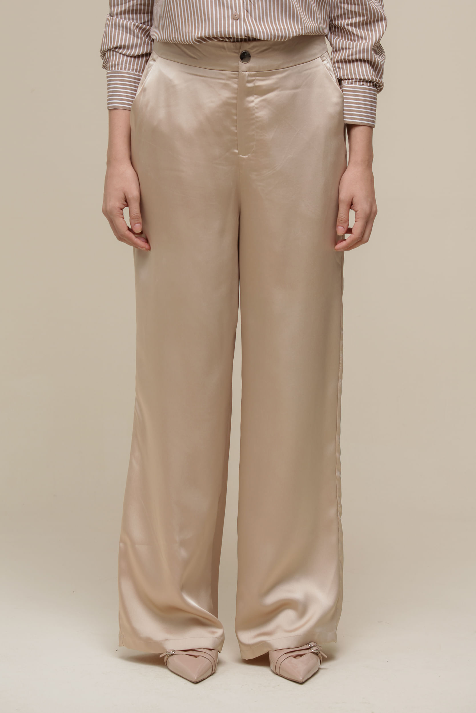 9036436 - Calça Reta Cetim  BEGE