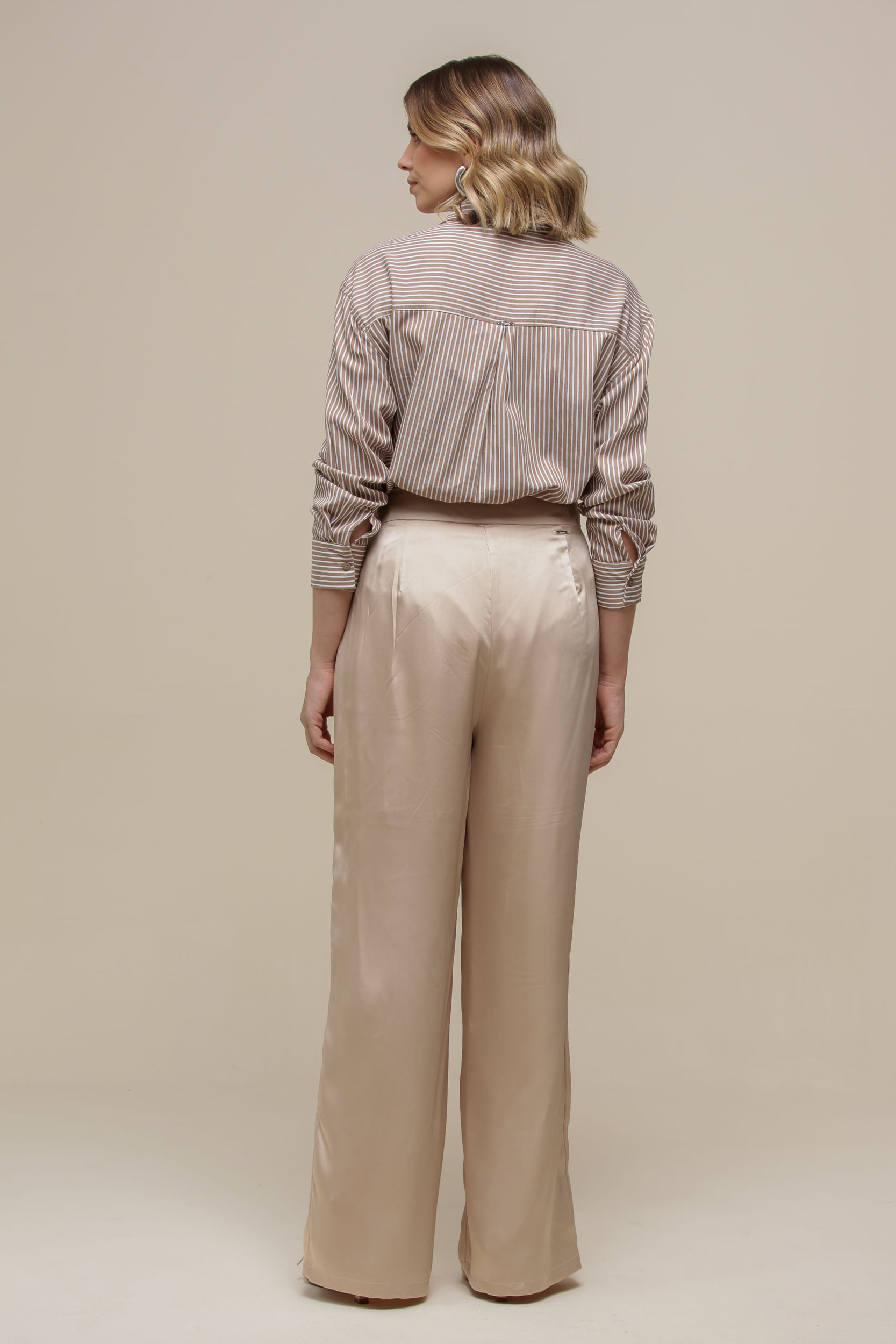 9036436 - Calça Reta Cetim  BEGE