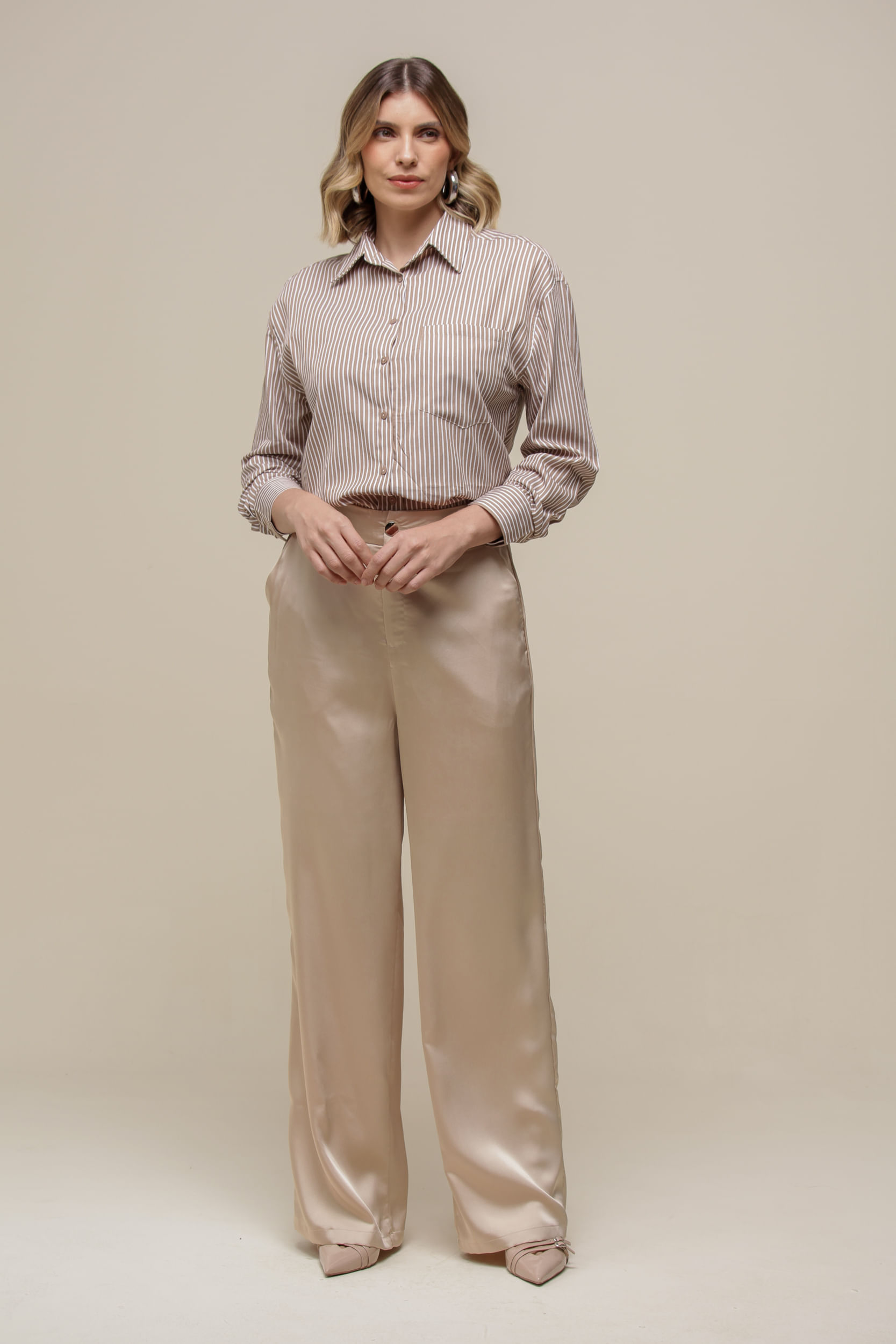 9036436 - Calça Reta Cetim  BEGE