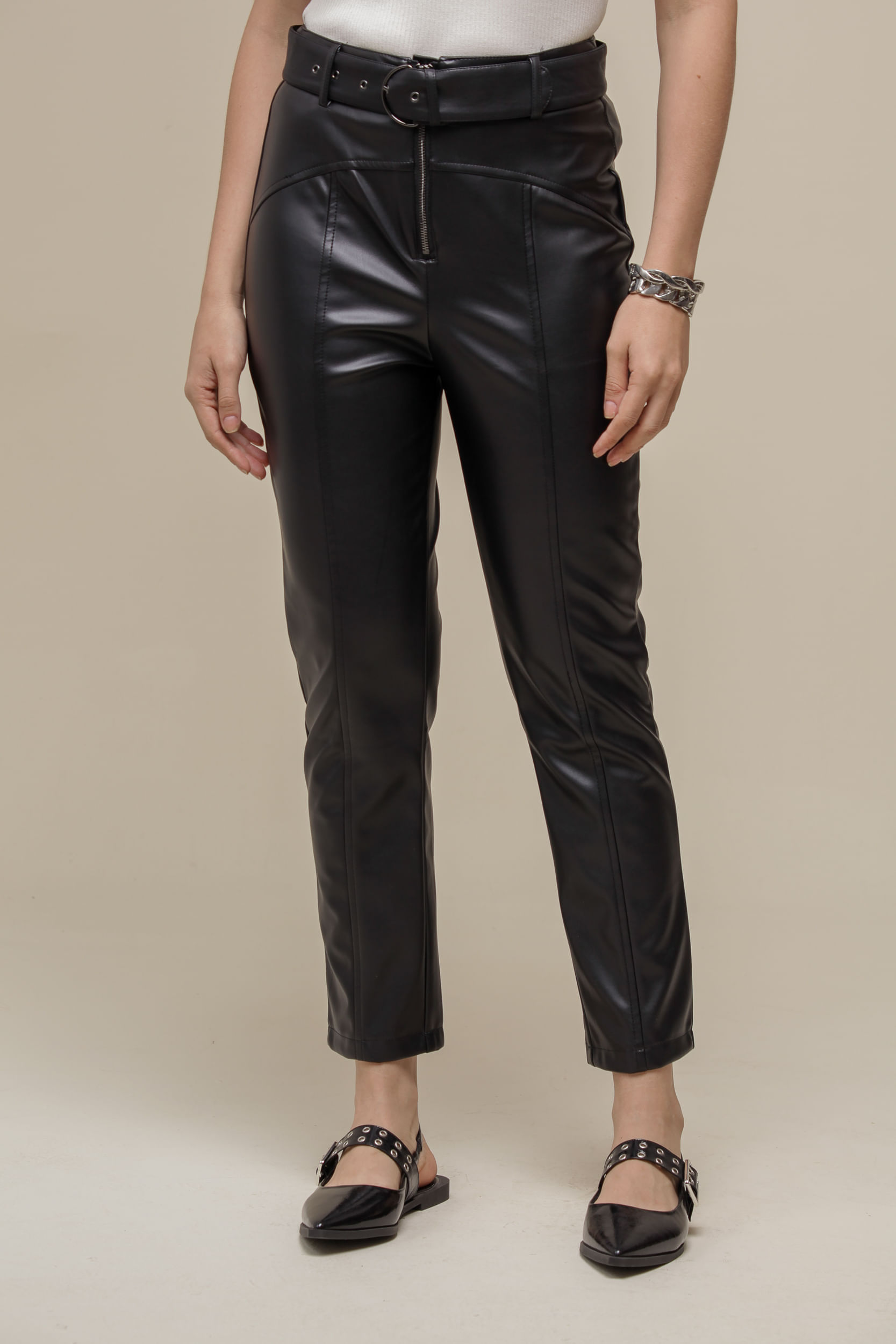9036526 - Calça PU Reta com Cinto PRETO