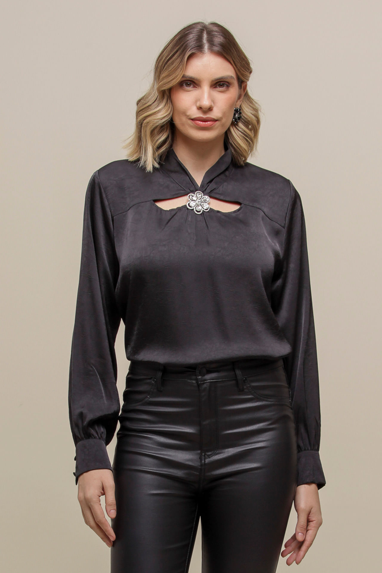 9036604 - Blusa Manga Longa Detalhe  PRETO