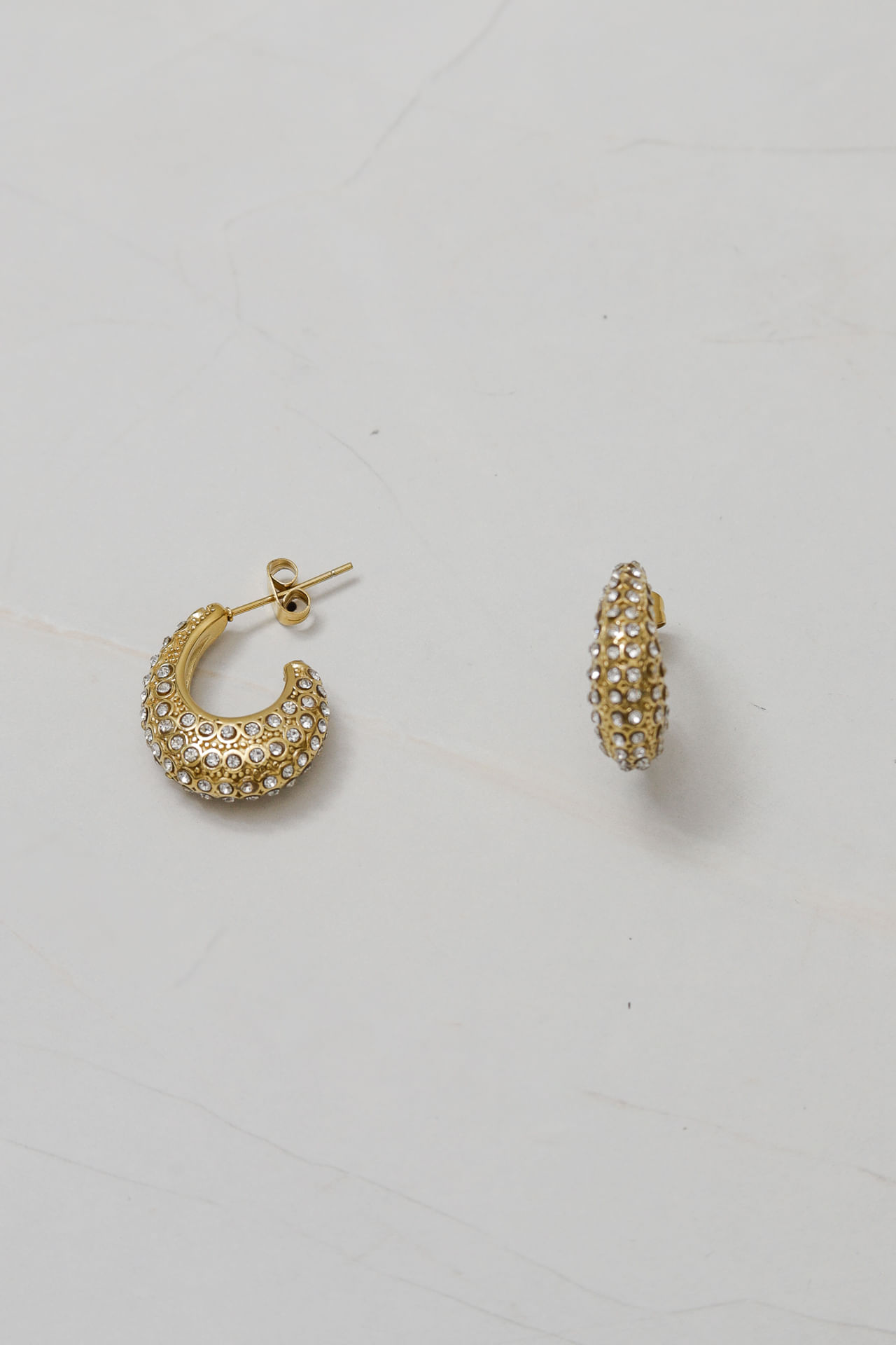 9036688 - Brinco Meia Argola Brilho  DOURADO