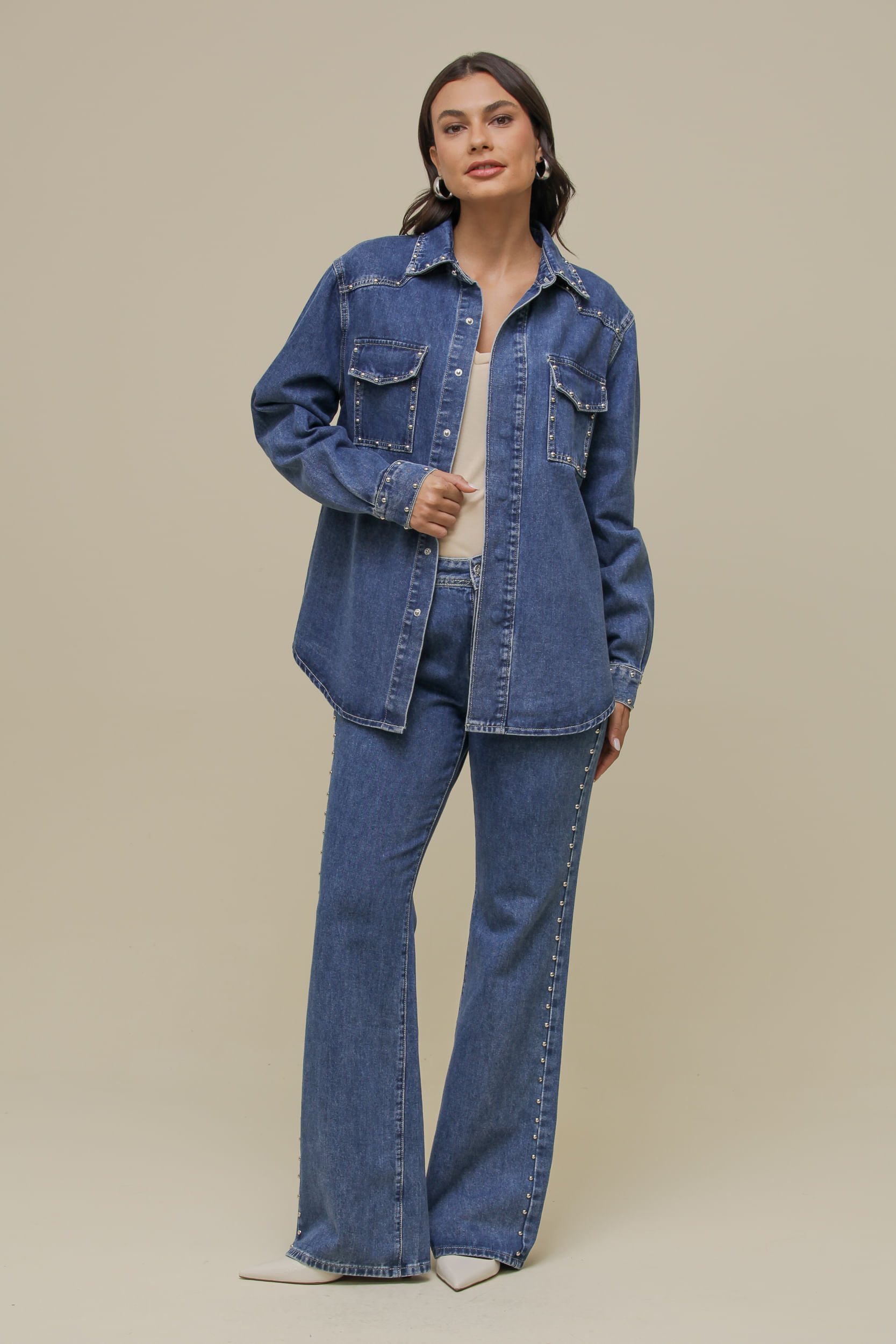 9036465 - Camisa Jeans Maxi Detalhes em Rebite JEANS 9036465 - Camisa Jeans Maxi Detalhes em Rebite JEANS
