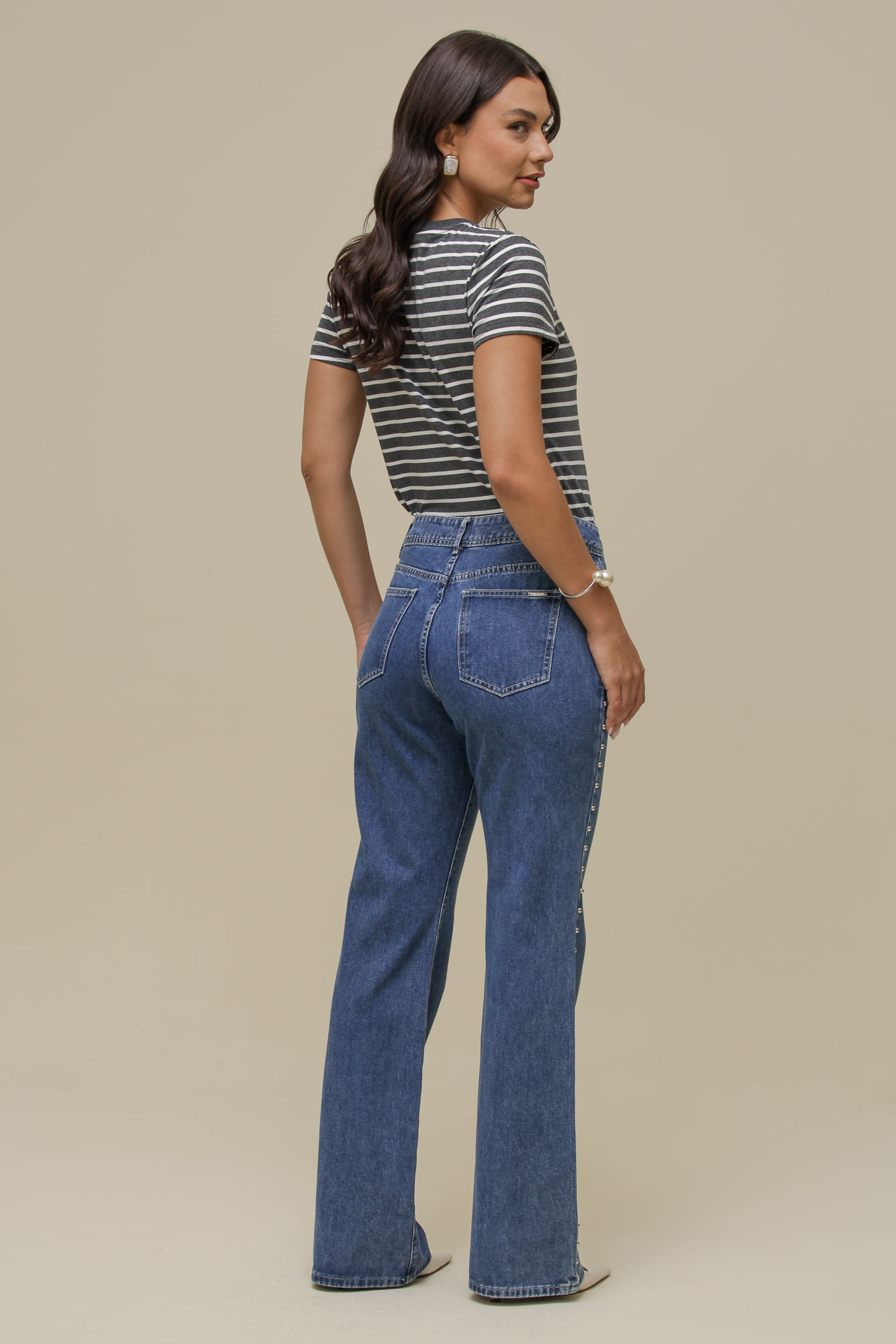 9036464 - Calça Jeans Flare Detalhe em Rebite JEANS