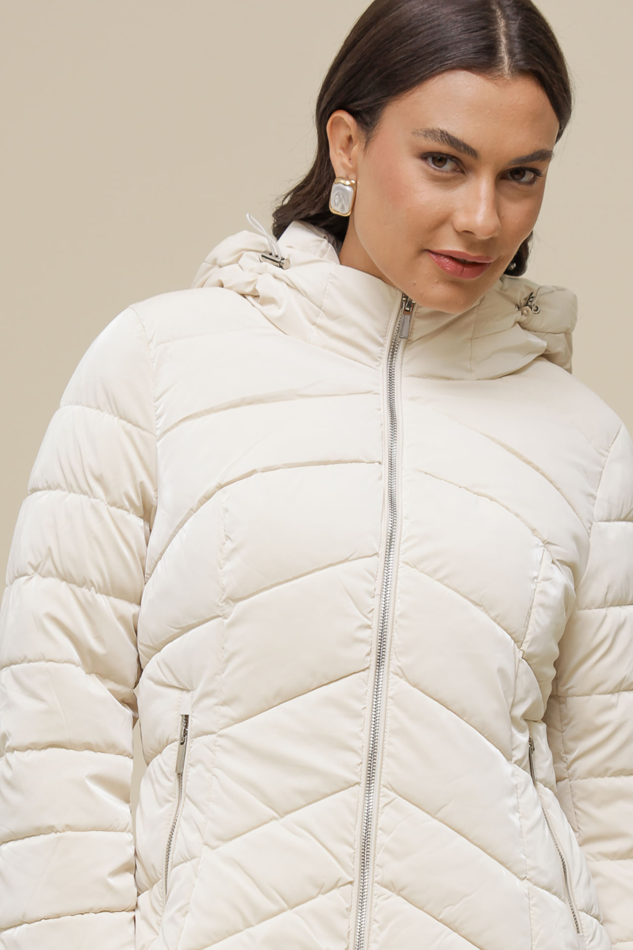 Jaqueta Puffer Basic Com Capuz OFF-WHITE Jaqueta Puffer Basic Com Capuz OFF-WHITE