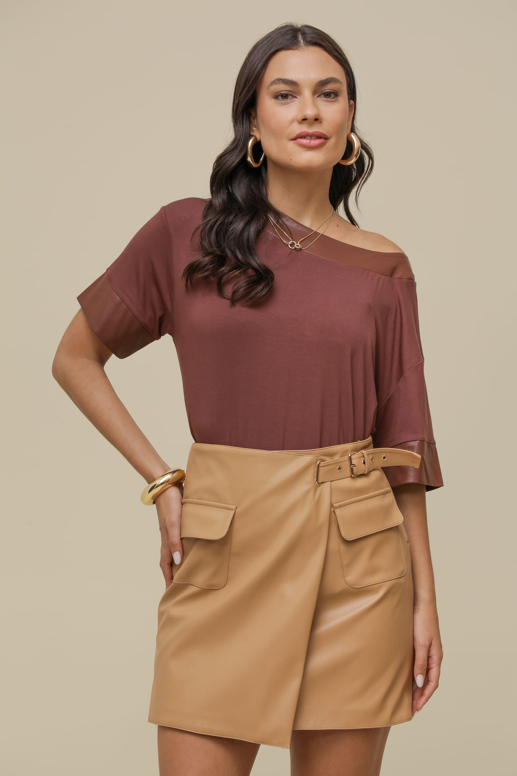 9036455 - Blusa Malha com Detalhes em PU MARROM