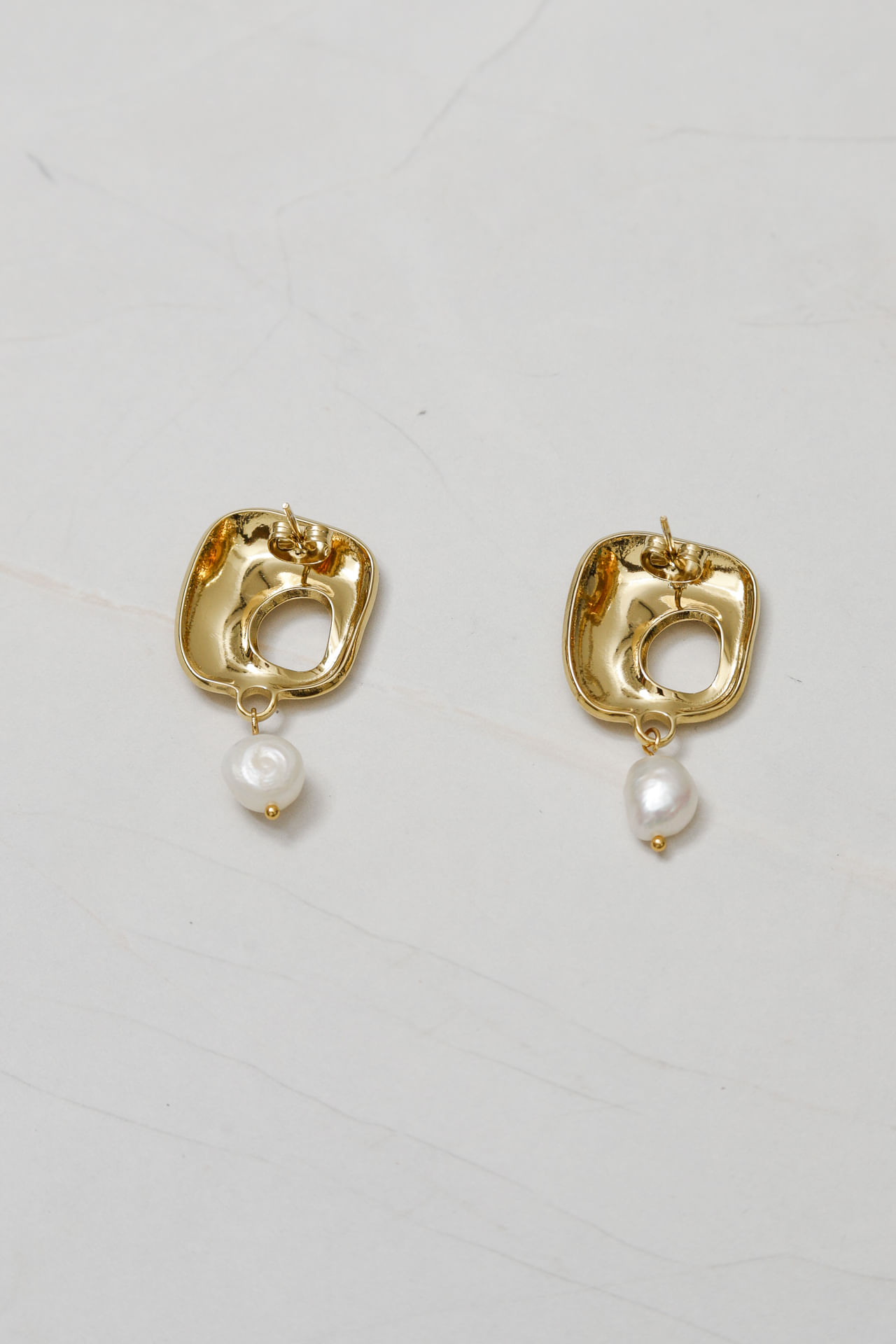 9036686 - Brinco Orgânico Perola DOURADO 9036686 - Brinco Orgânico Perola DOURADO