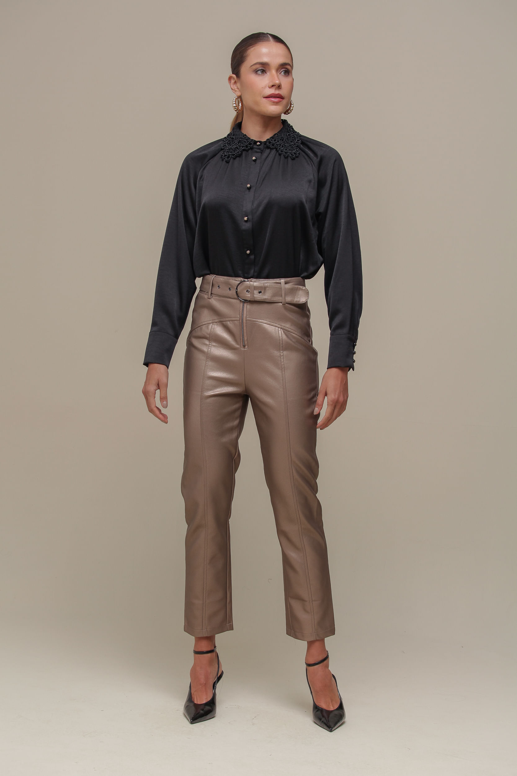 9036526 - Calça PU Reta com Cinto BRONZE