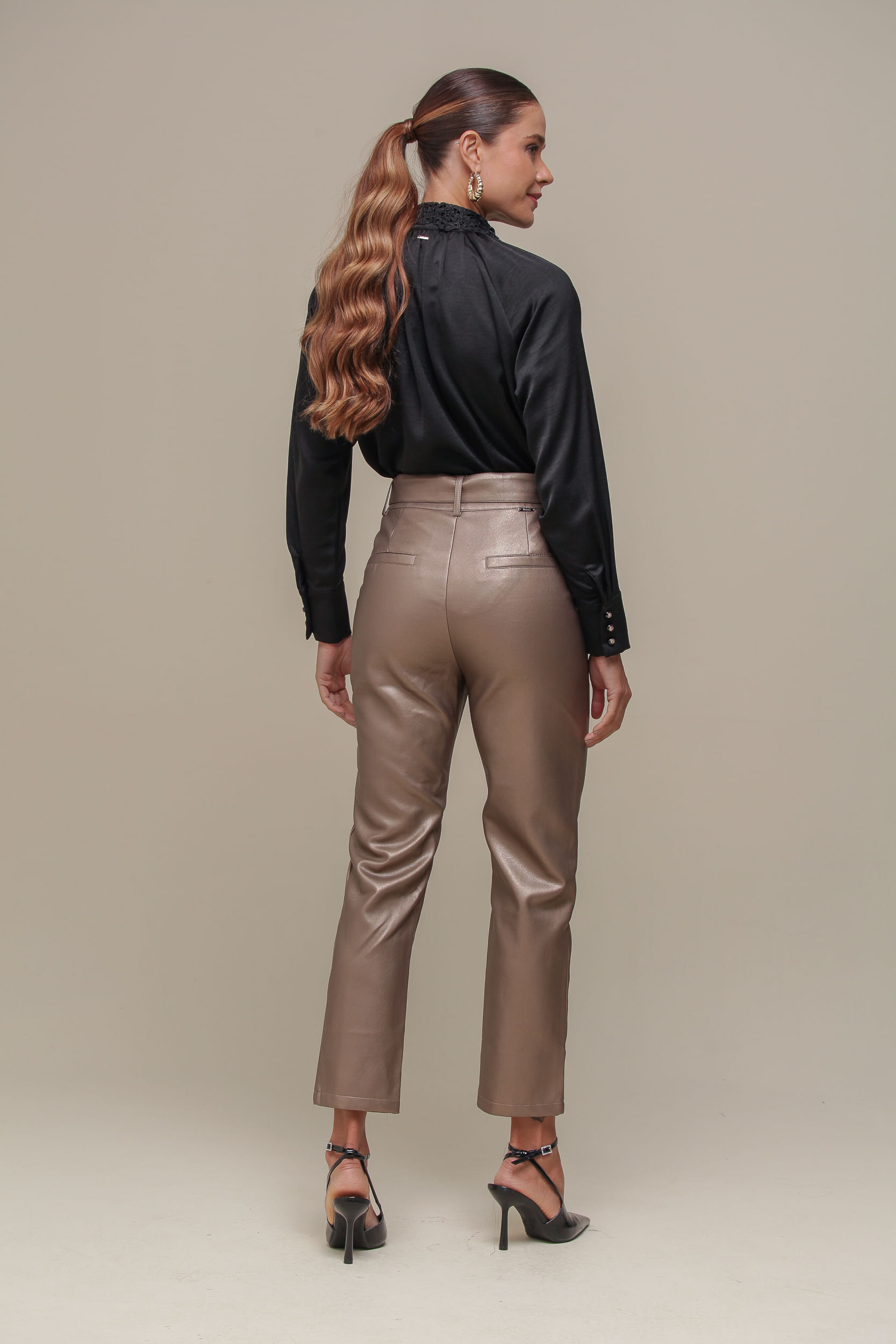 9036526 - Calça PU Reta com Cinto BRONZE 9036526 - Calça PU Reta com Cinto BRONZE