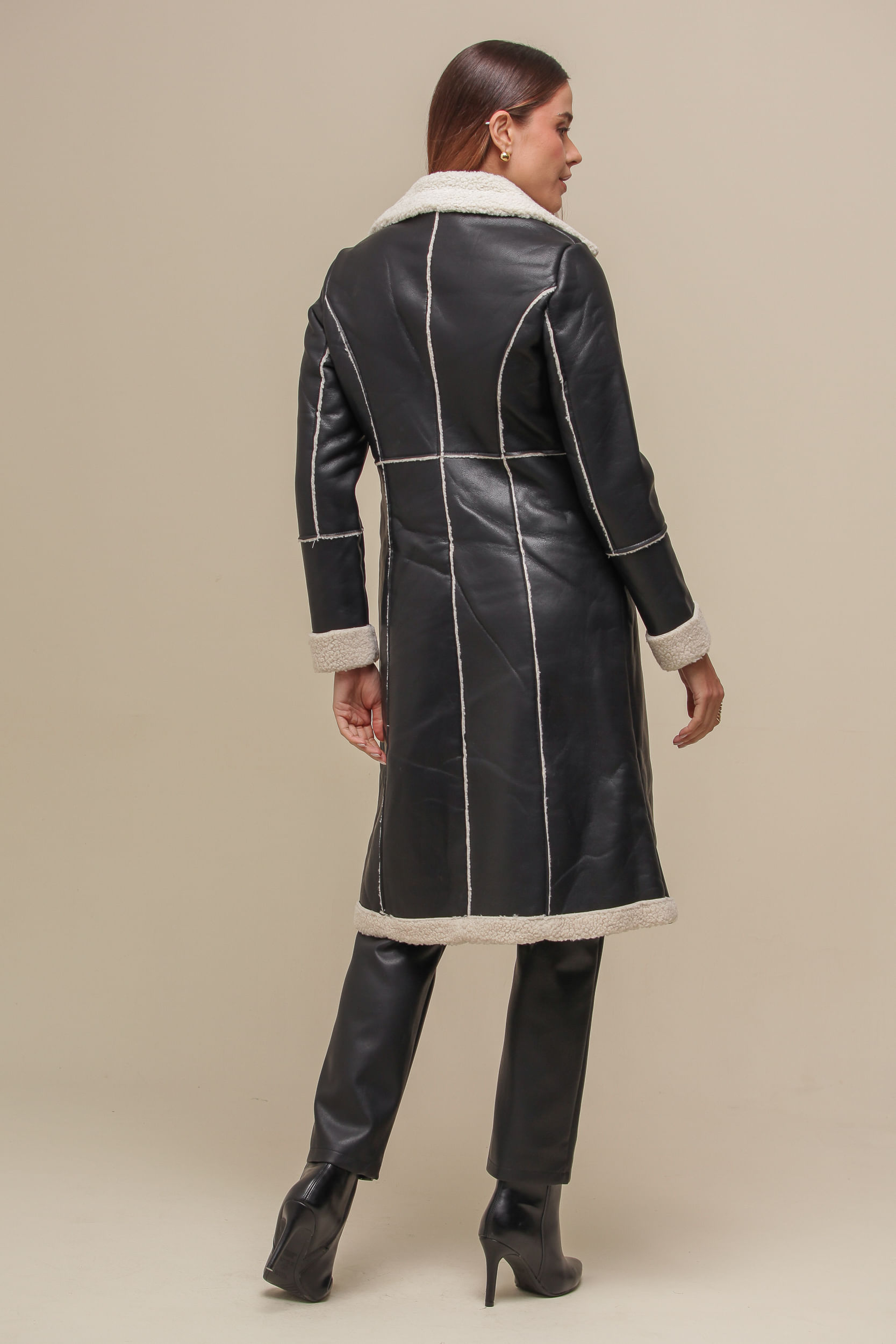 9035087 - Casaco Sobretudo PU Com Teddy PRETO 9035087 - Casaco Sobretudo PU Com Teddy PRETO