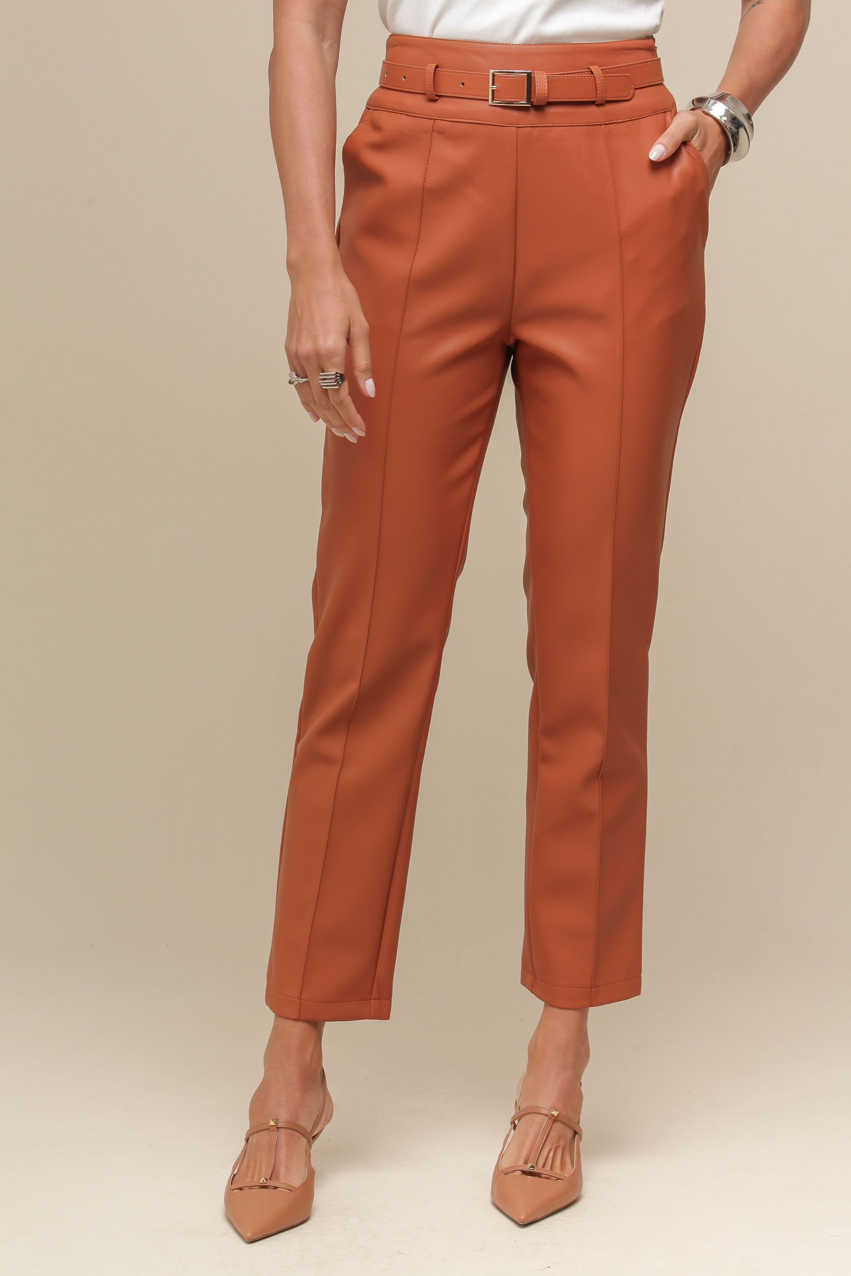 9036351 - Calça PU Reta com Cinto FERRUGEM 9036351 - Calça PU Reta com Cinto FERRUGEM