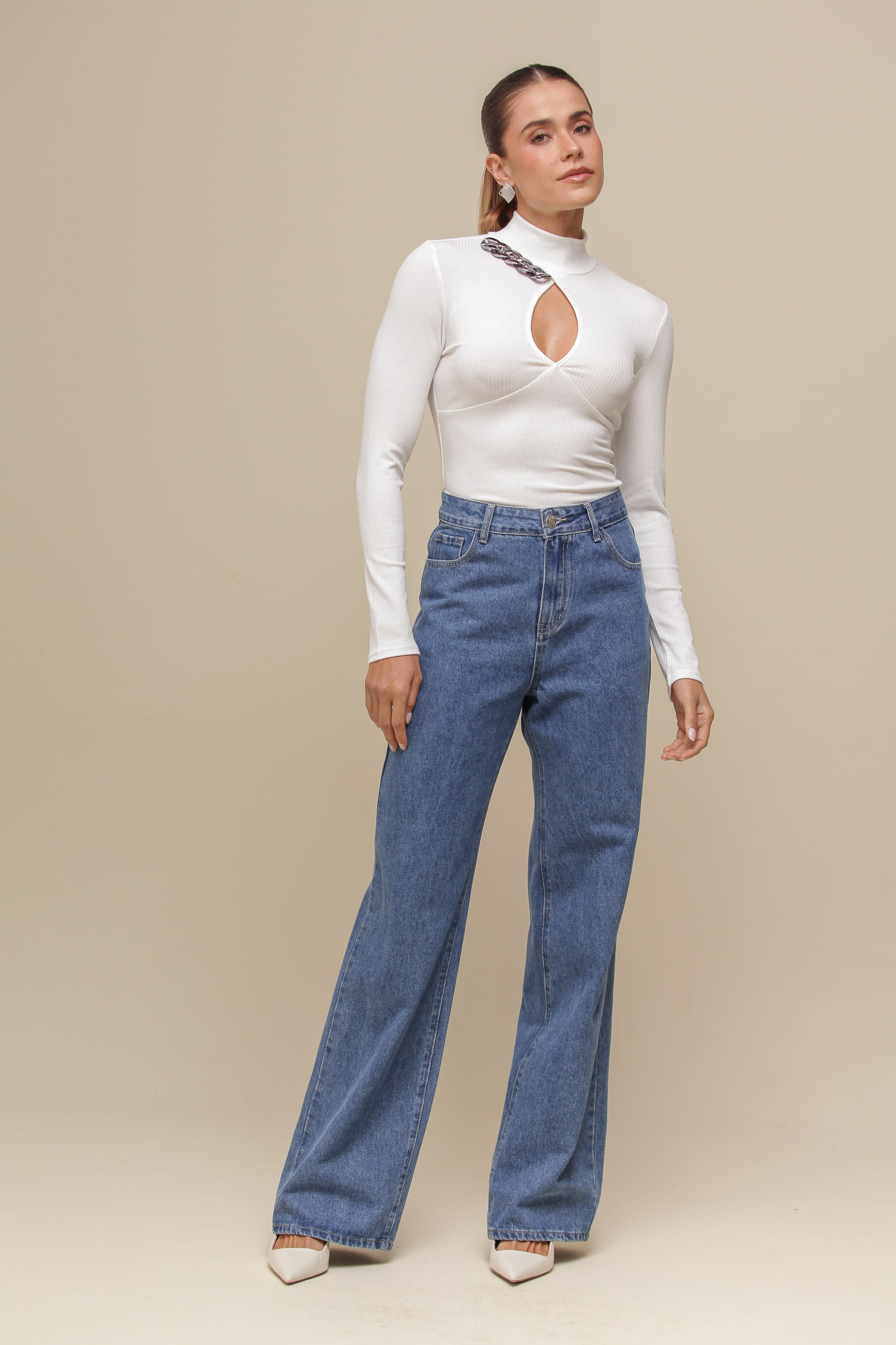 9036620 - Blusa Canelada Gola Alta com Detalhe Corrente  OFF-WHITE